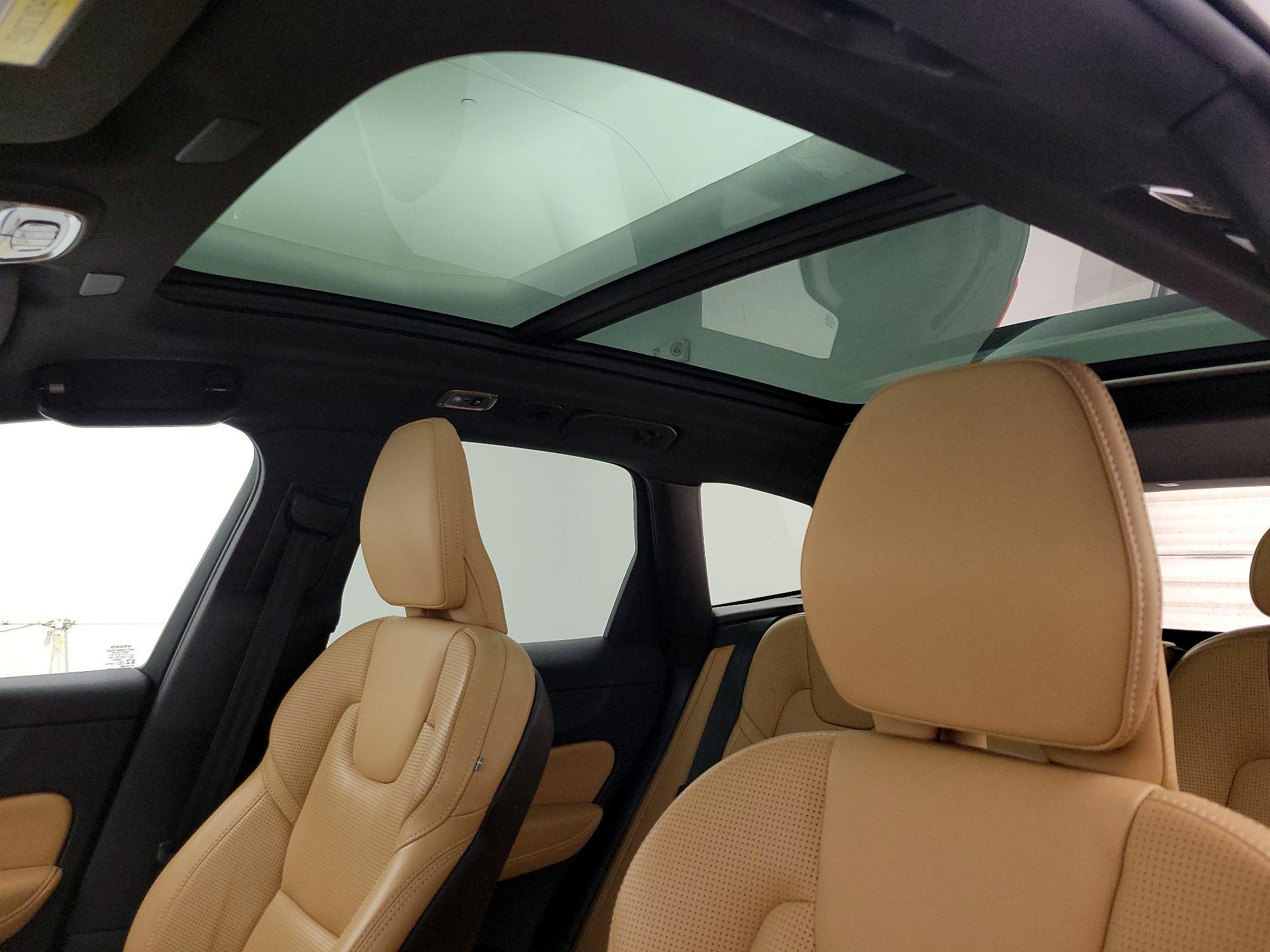 Thumbnail: 2021 Volvo XC60 - 19