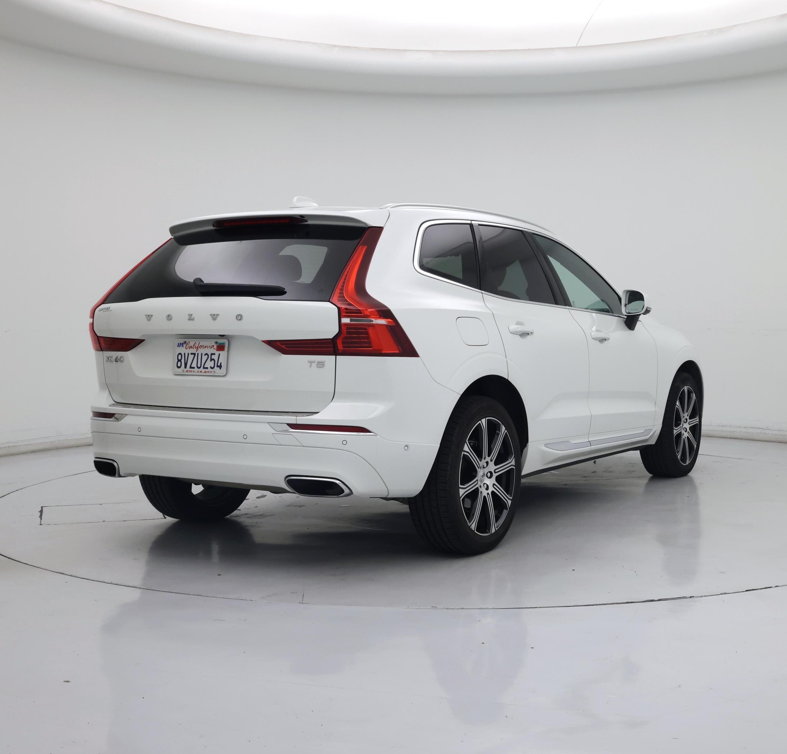 Thumbnail: 2021 Volvo XC60 - 8