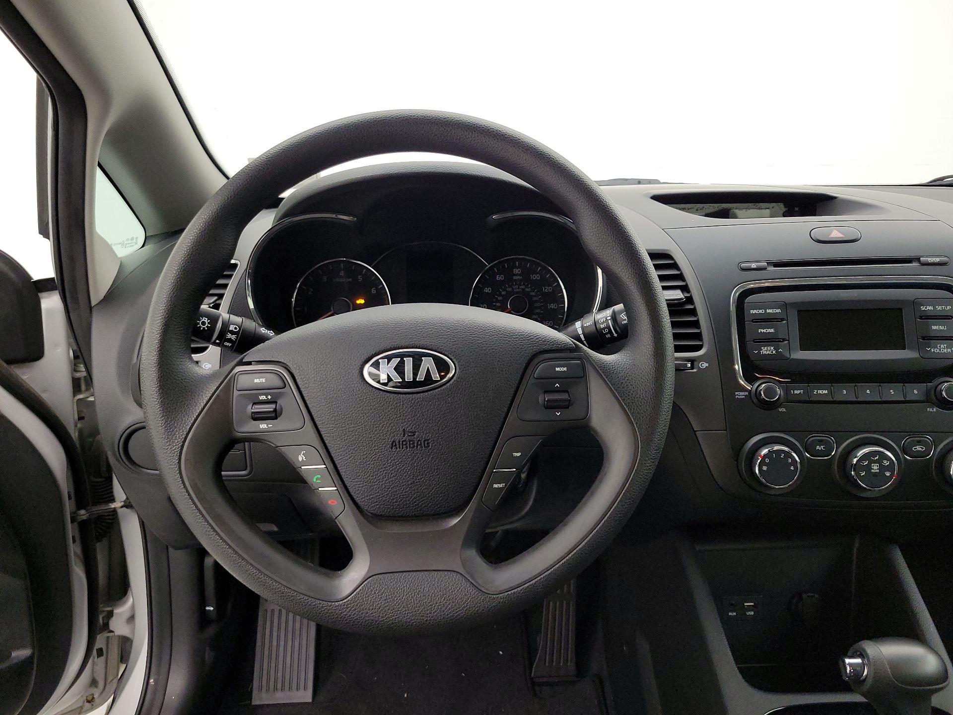 Thumbnail: 2017 Kia Forte - 10
