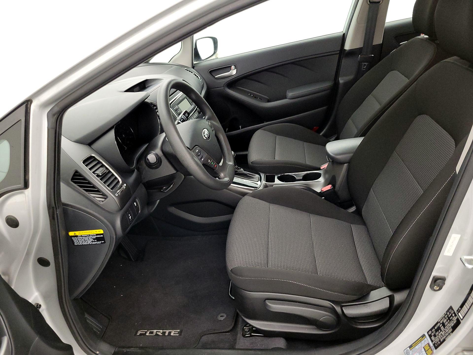 Thumbnail: 2017 Kia Forte - 11