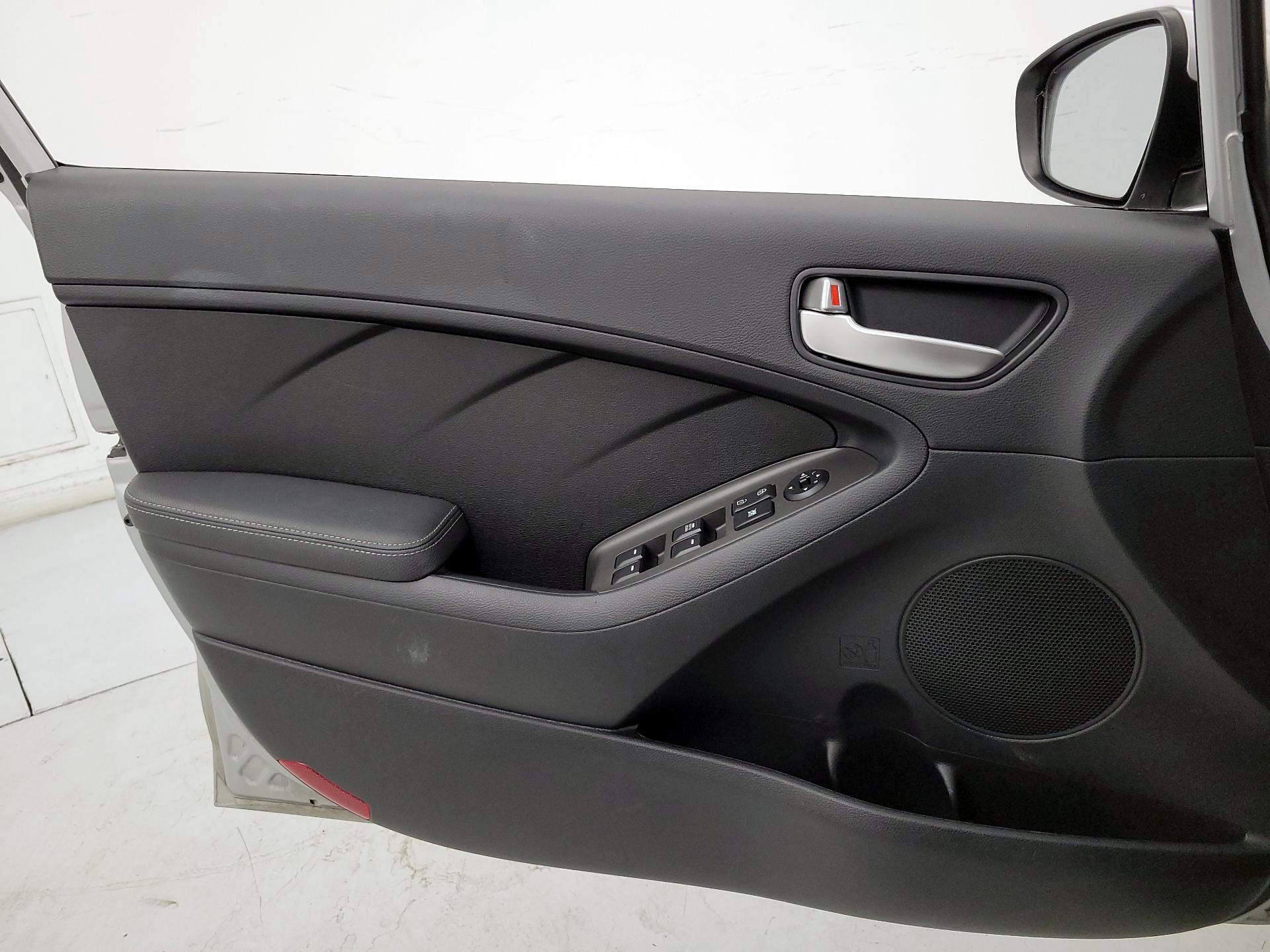 Thumbnail: 2017 Kia Forte - 12