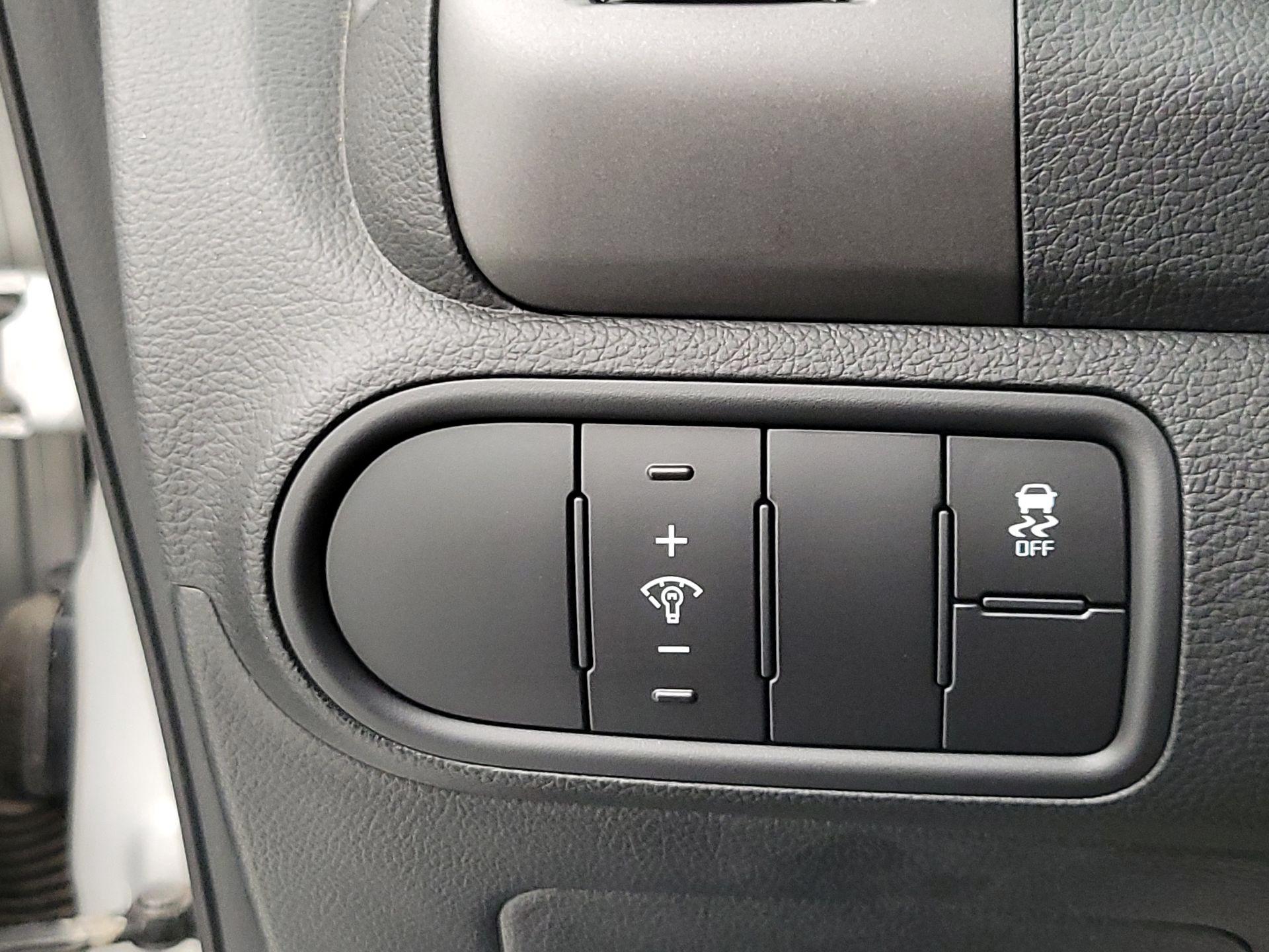 Thumbnail: 2017 Kia Forte - 13