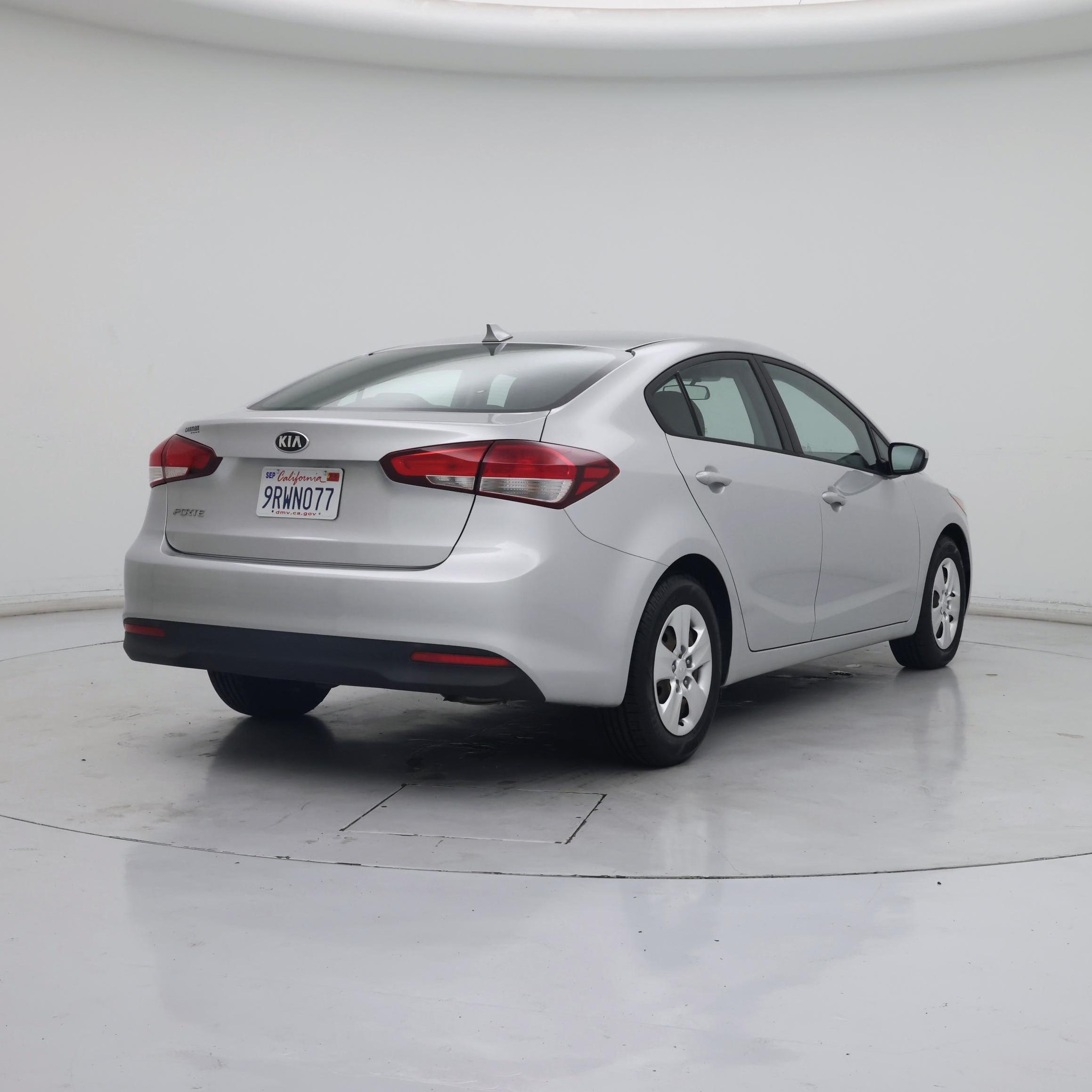 Thumbnail: 2017 Kia Forte - 8