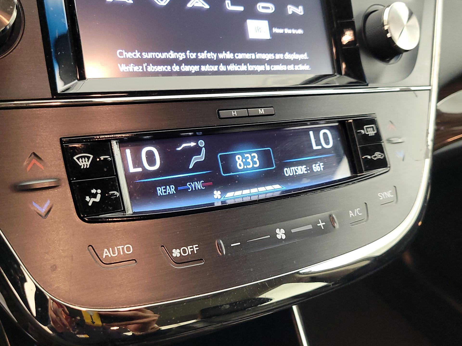 Thumbnail: 2015 Toyota Avalon - 16