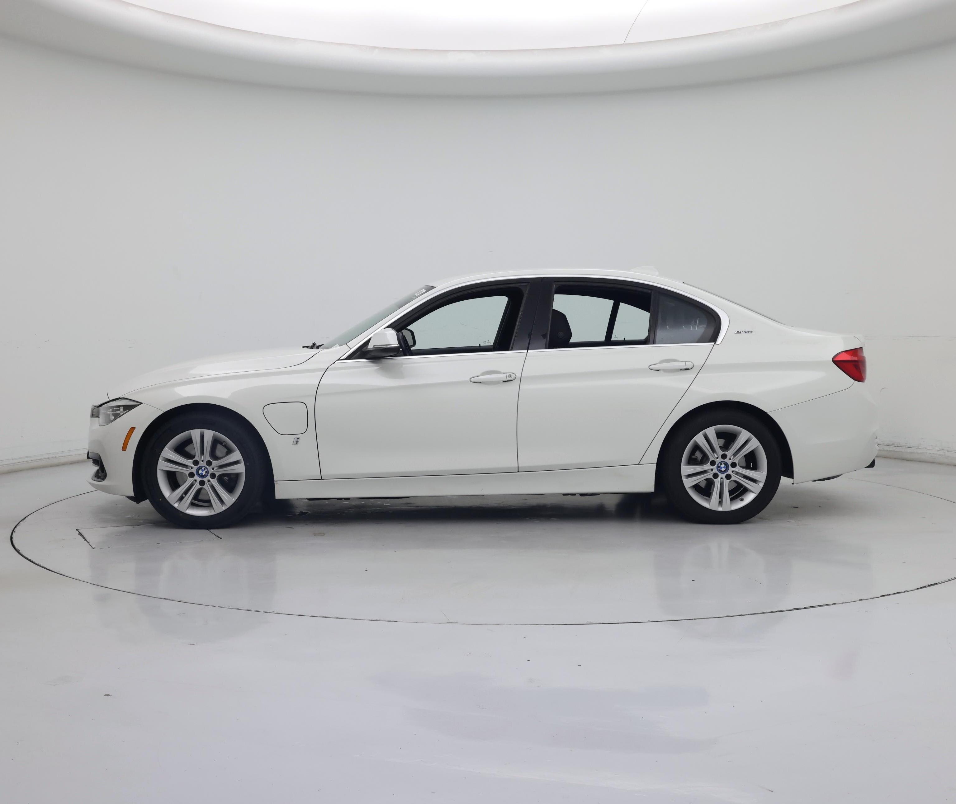 Thumbnail: 2018 BMW 3 Series - 3