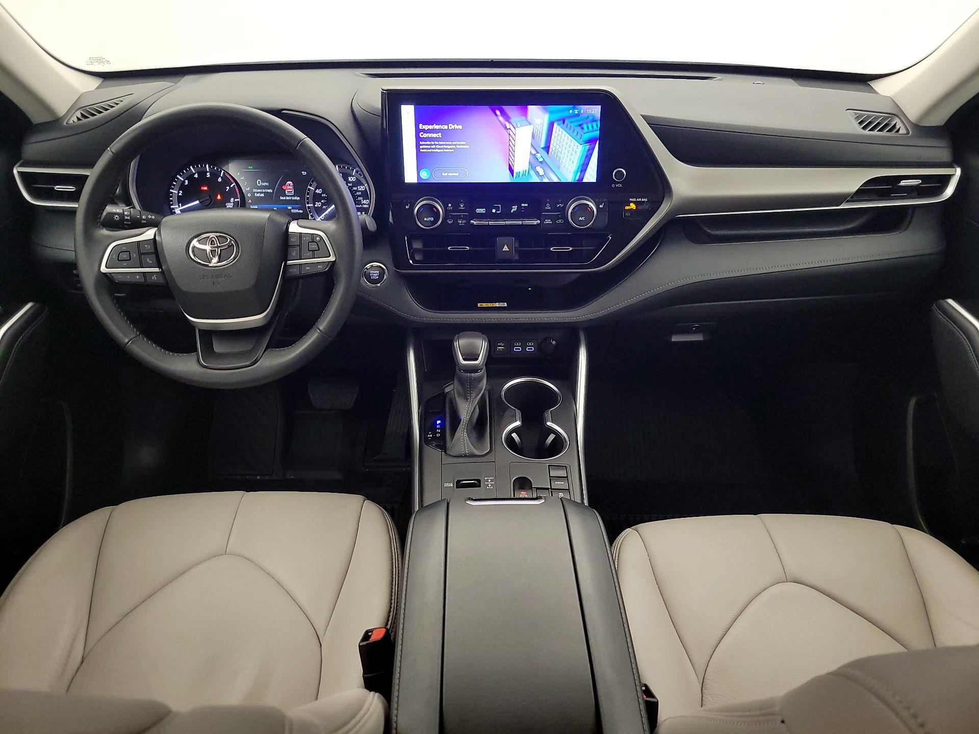Thumbnail: 2023 Toyota Highlander - 8
