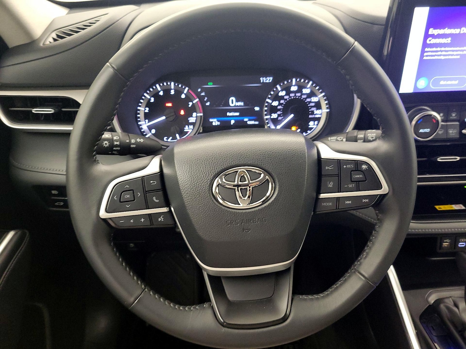 2023 Toyota Highlander XLE - Photo 9