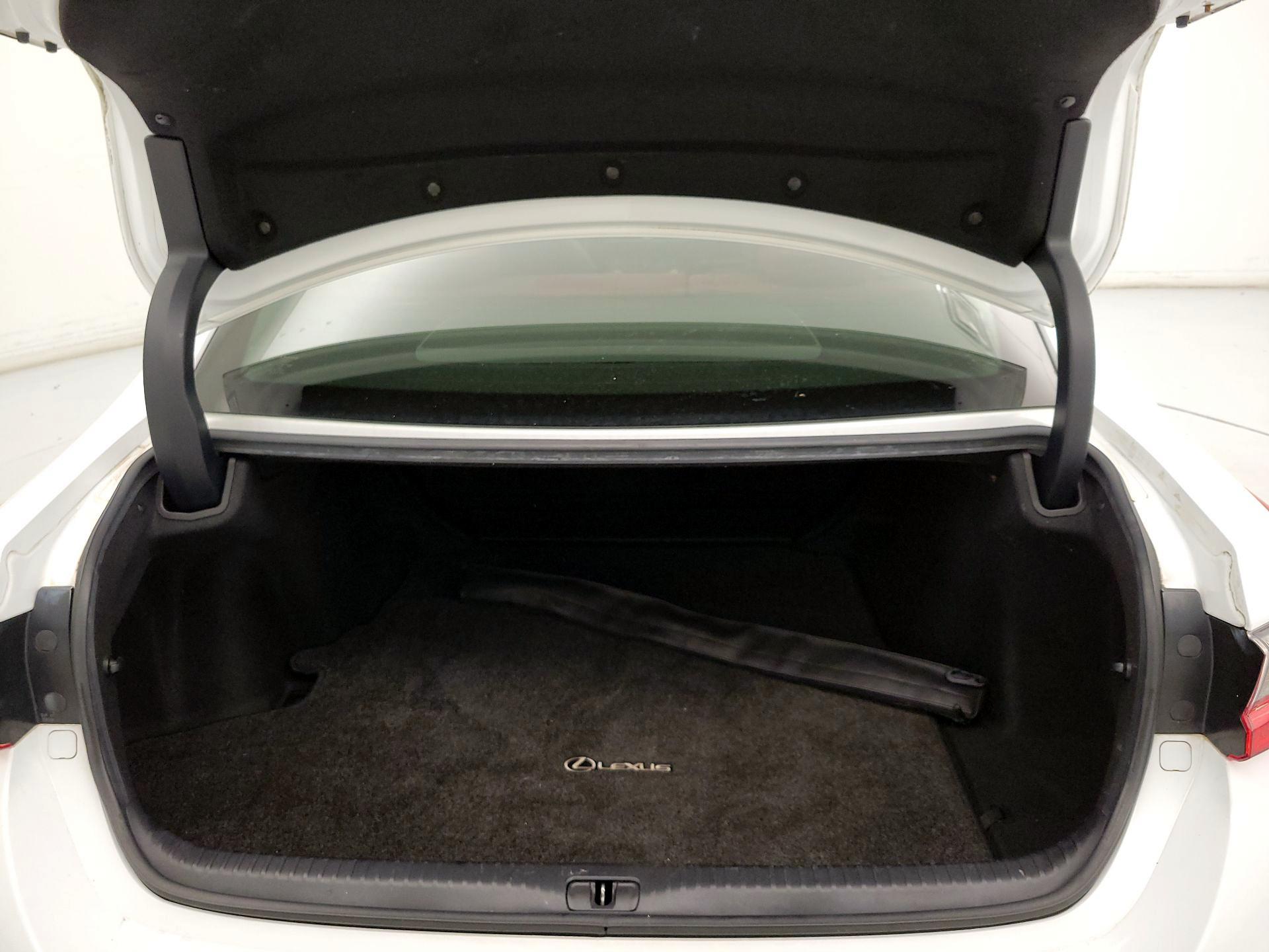 Thumbnail: 2016 Lexus RC - 20