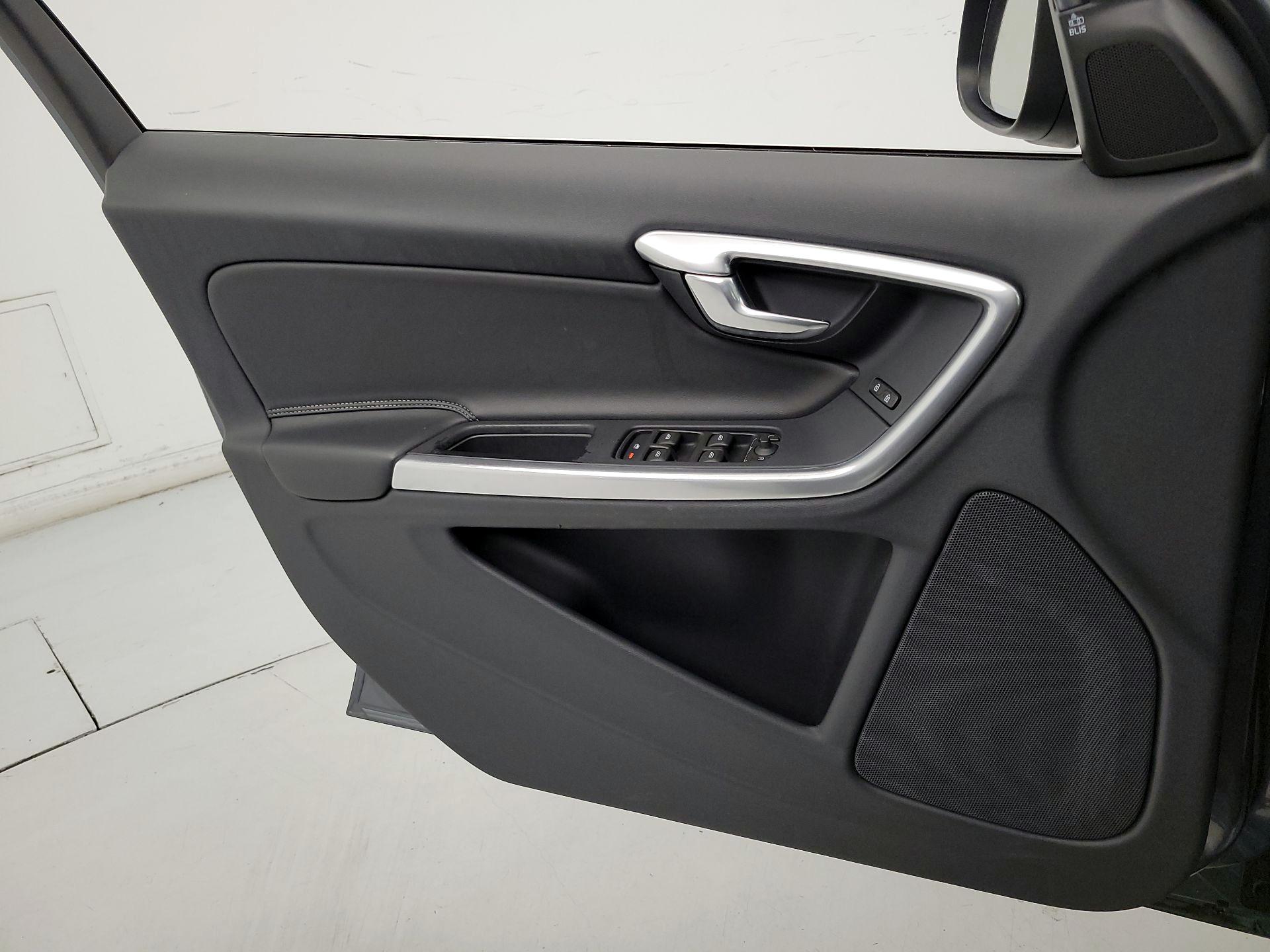 Thumbnail: 2016 Volvo S60 - 12