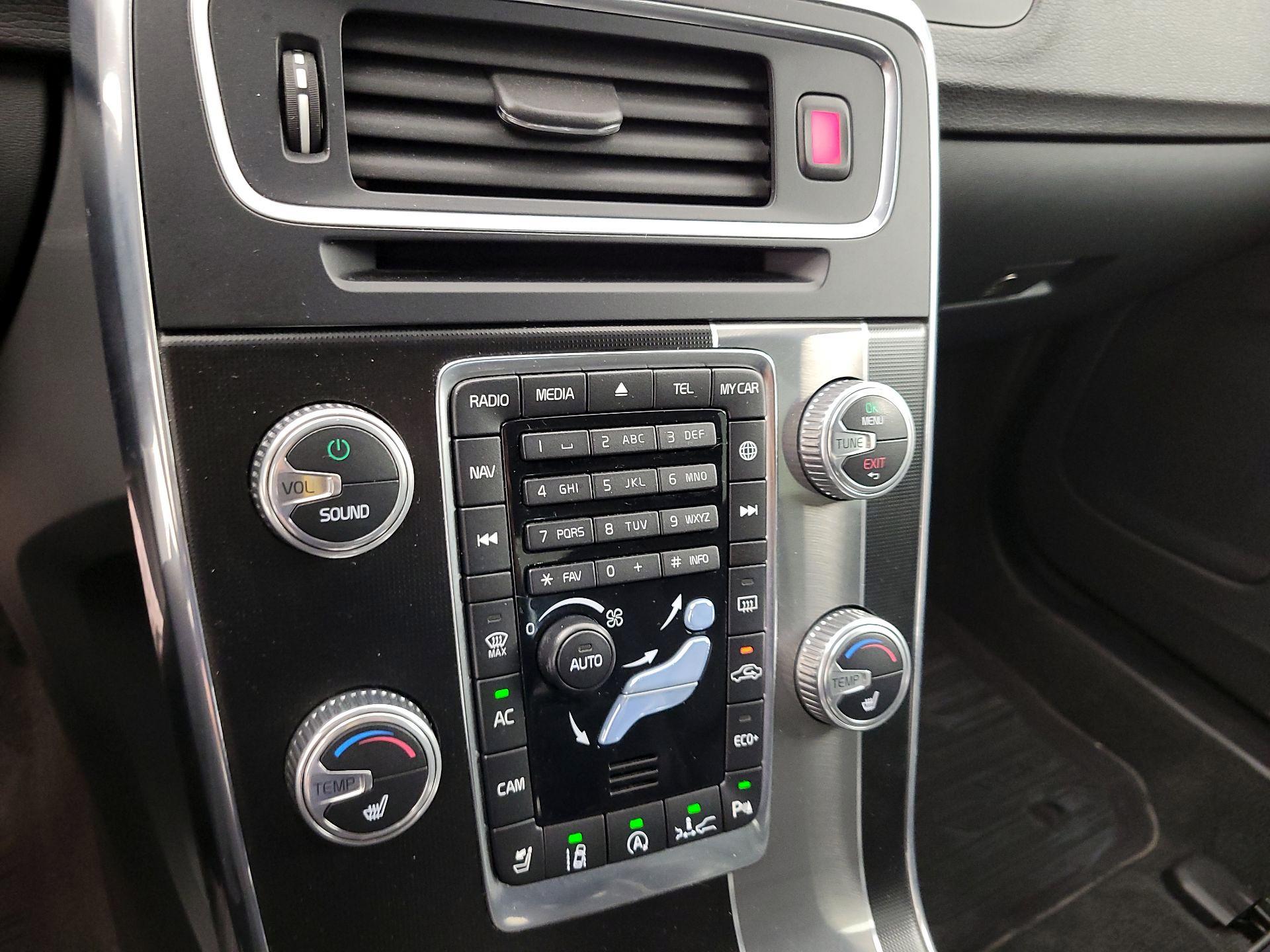 Thumbnail: 2016 Volvo S60 - 16