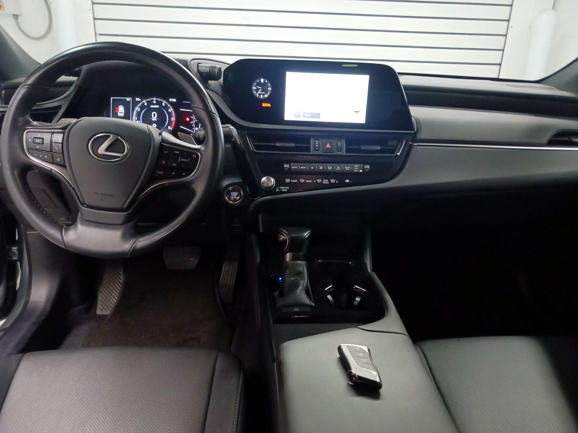Thumbnail: 2025 Lexus ES - 9