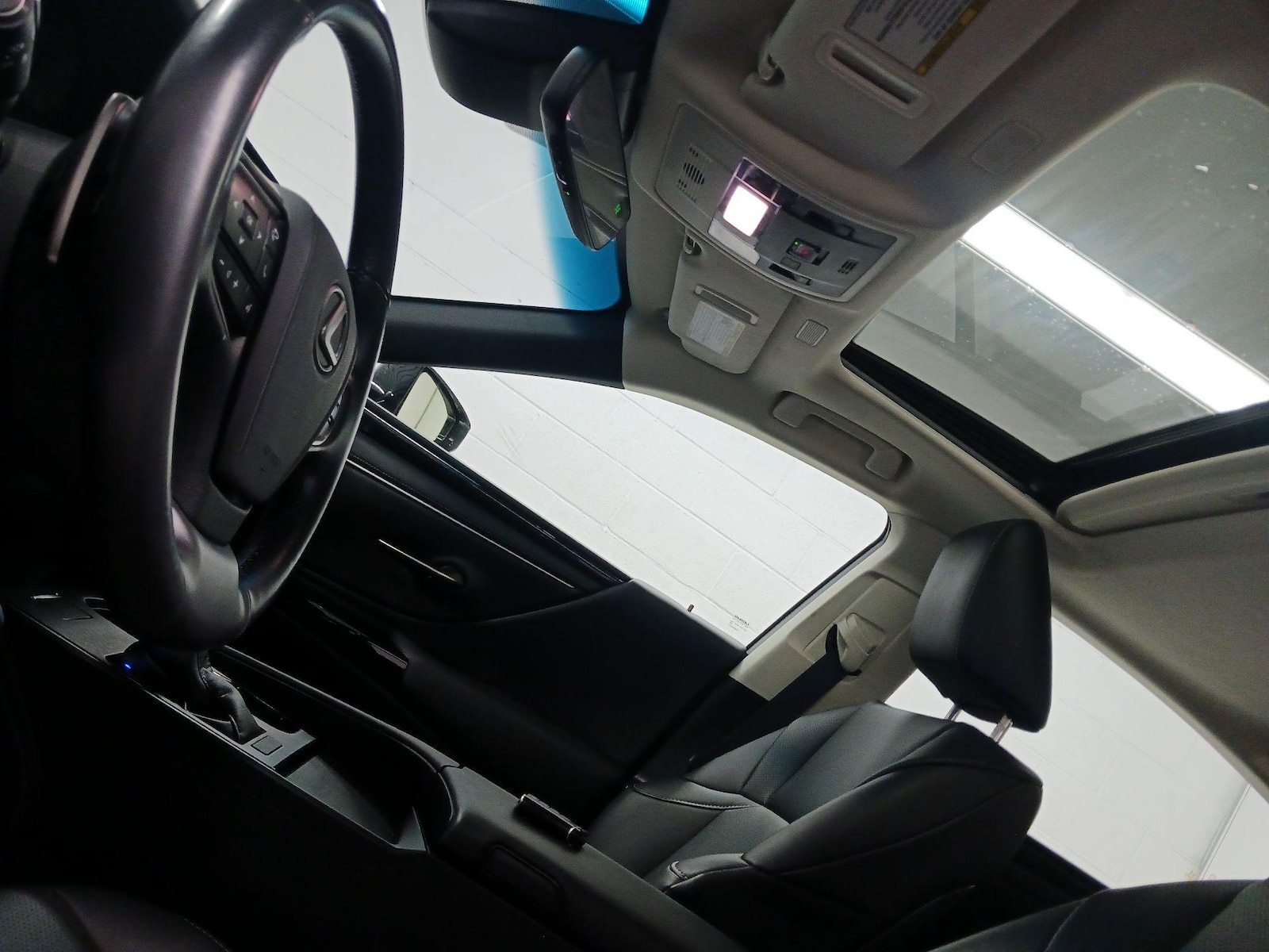 2025 Lexus ES 350 - Photo 19