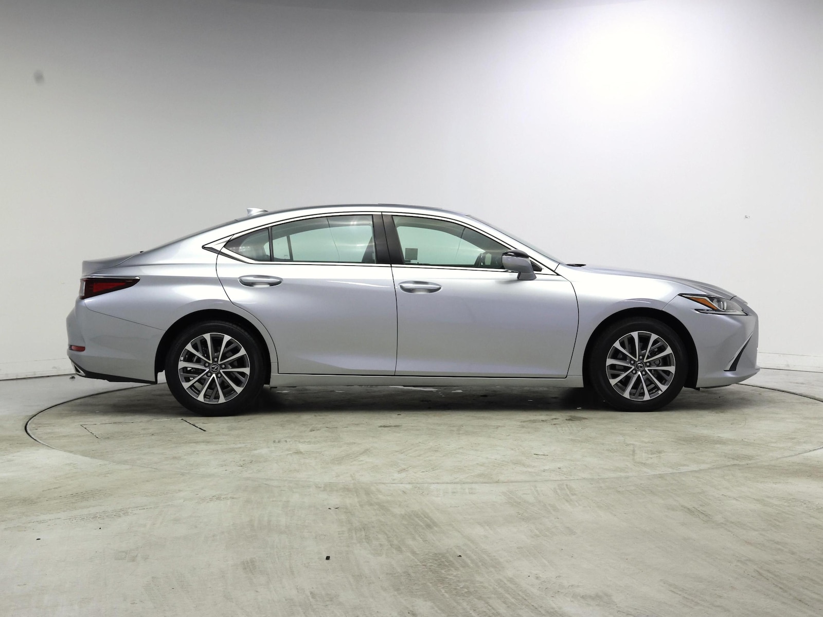2025 Lexus ES 350 - Photo 8