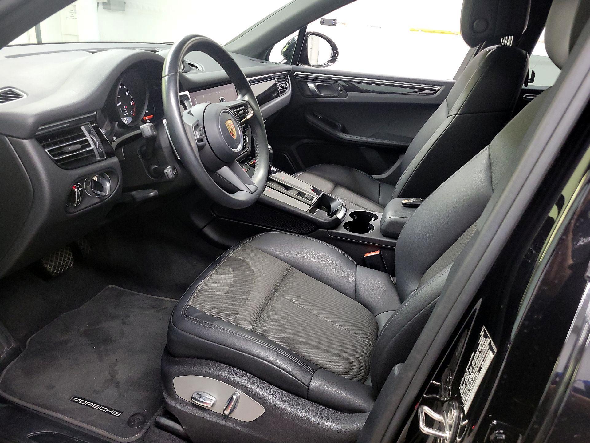 Thumbnail: 2024 Porsche Macan - 11