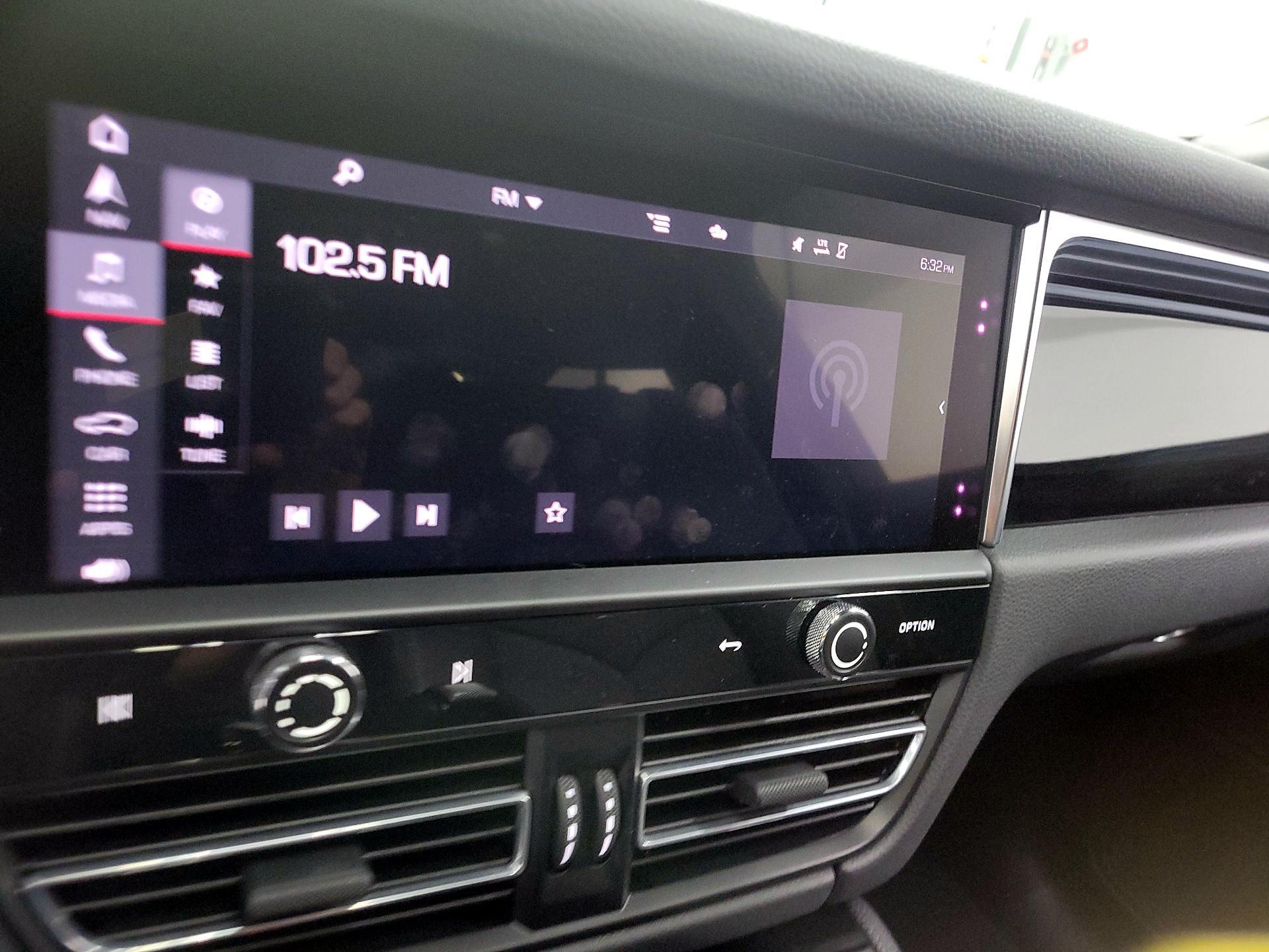 Thumbnail: 2024 Porsche Macan - 14