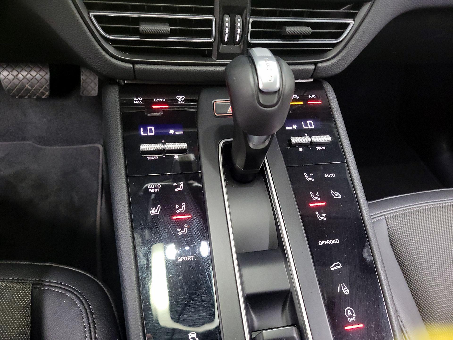 Thumbnail: 2024 Porsche Macan - 16