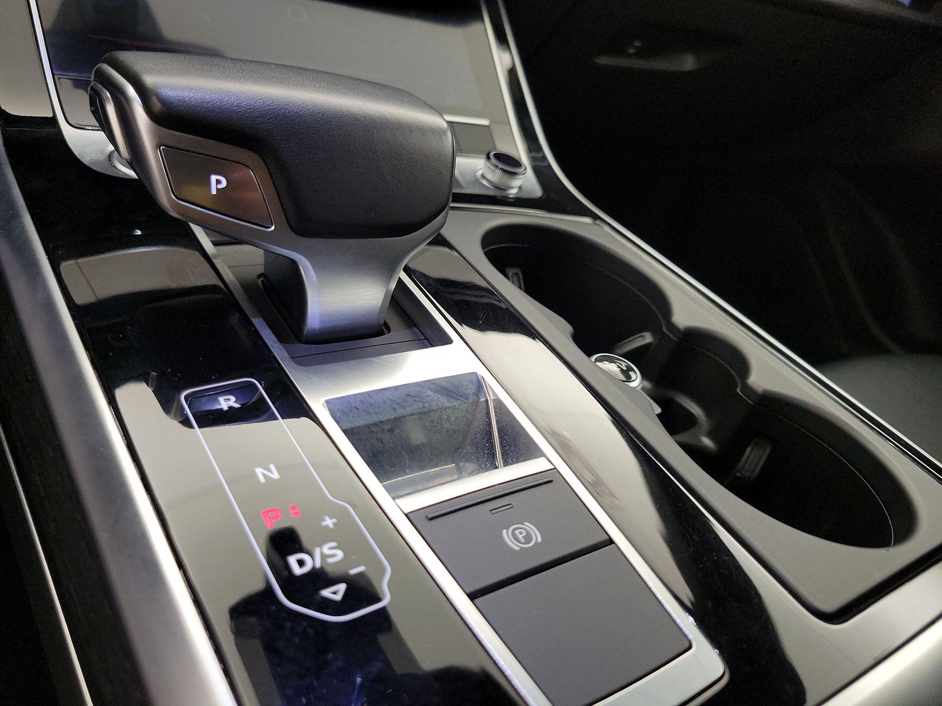 Thumbnail: 2019 Audi Q8 - 18