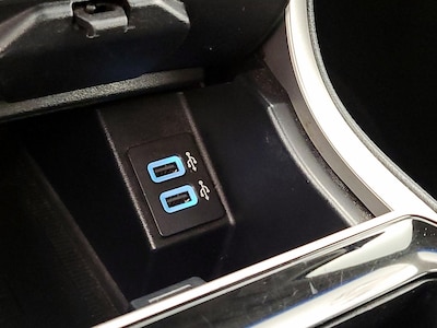 USB/AUX Ports