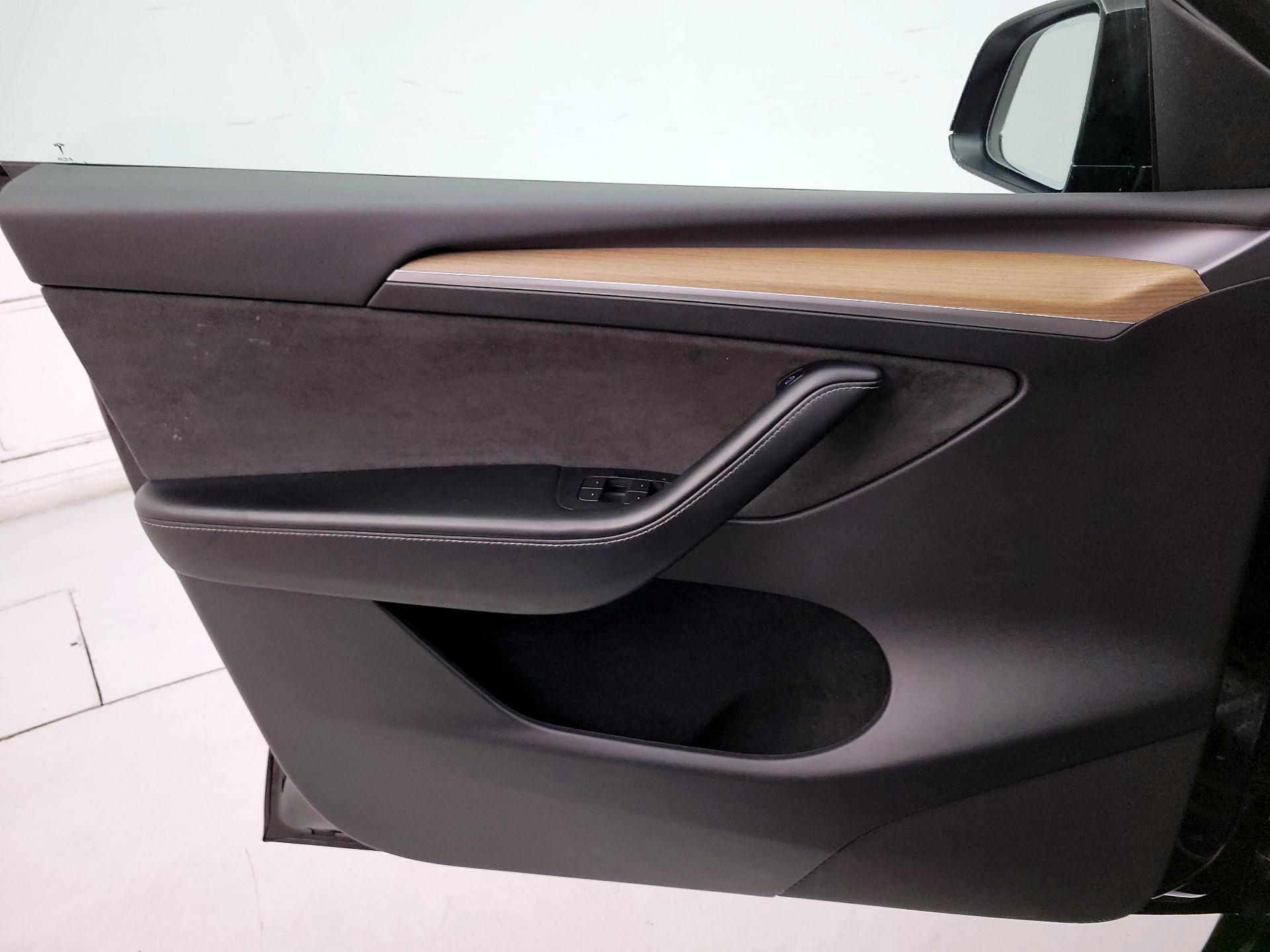 Thumbnail: 2022 Tesla Model Y - 12