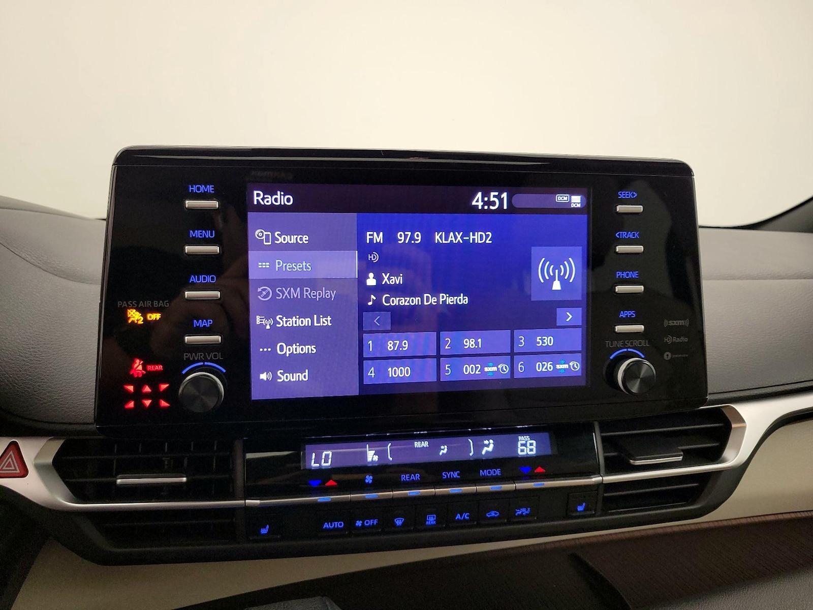 2021 Toyota Sienna XLE - Photo 16
