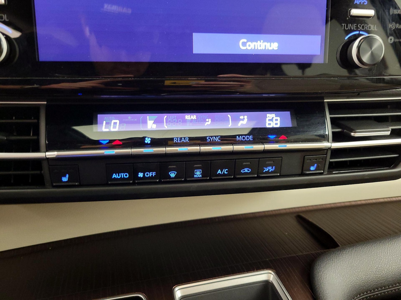 2021 Toyota Sienna XLE - Photo 17