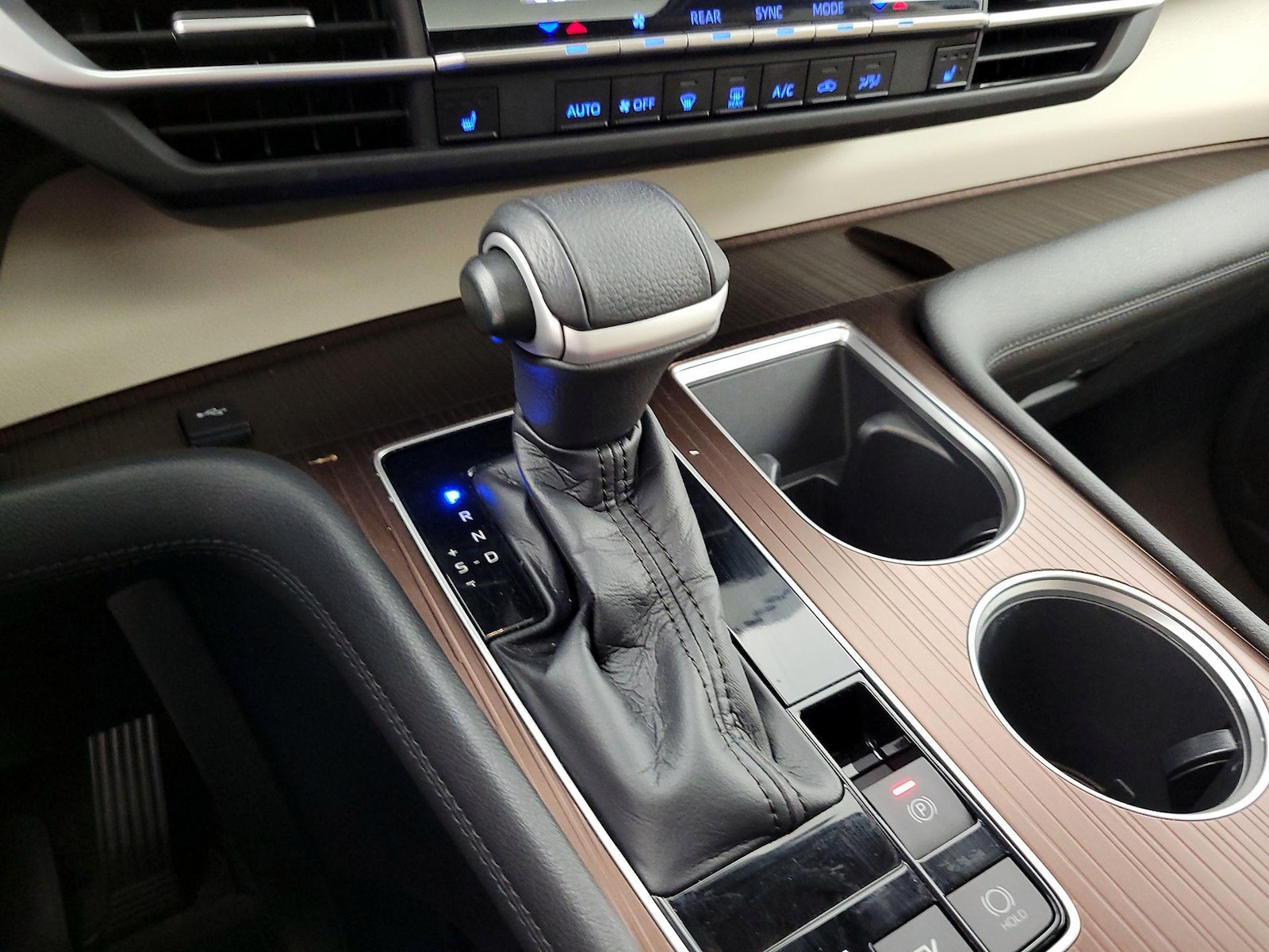 2021 Toyota Sienna XLE - Photo 18