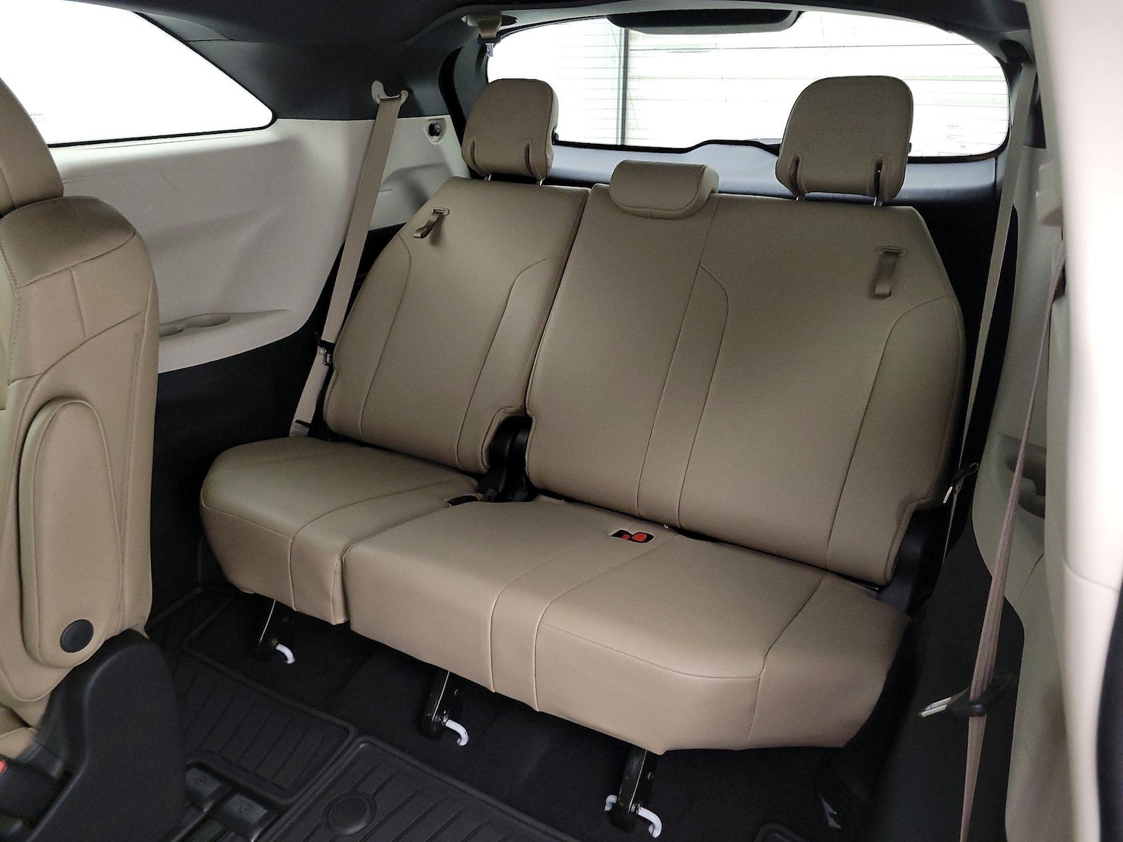 2021 Toyota Sienna XLE - Photo 21