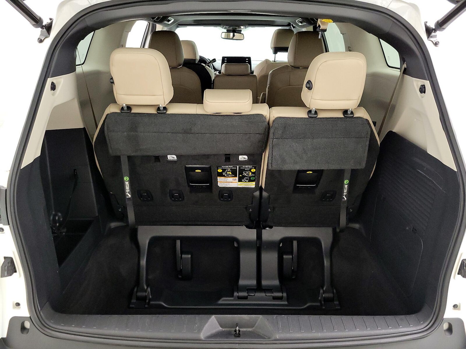 2021 Toyota Sienna XLE - Photo 22
