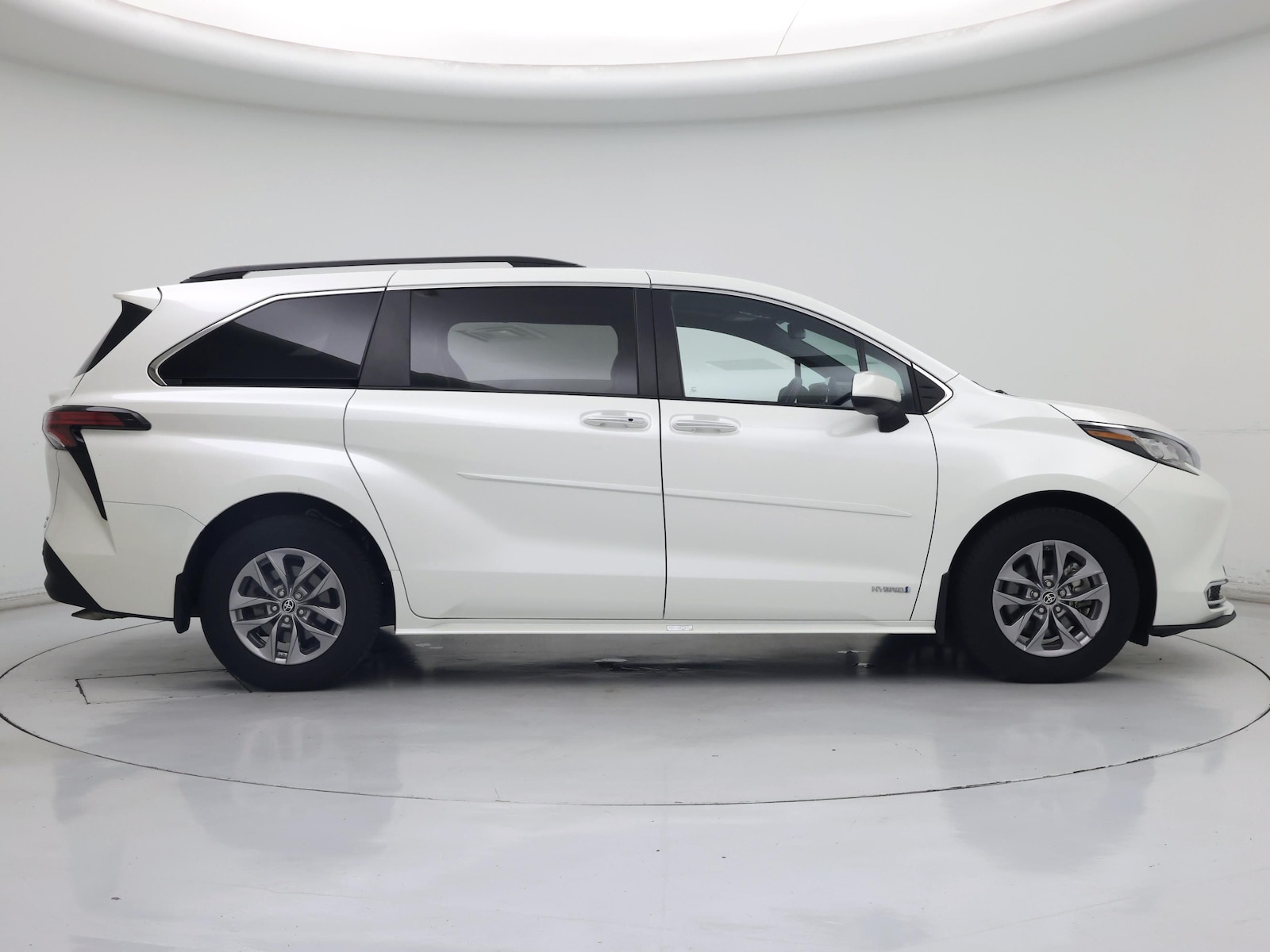2021 Toyota Sienna XLE - Photo 8