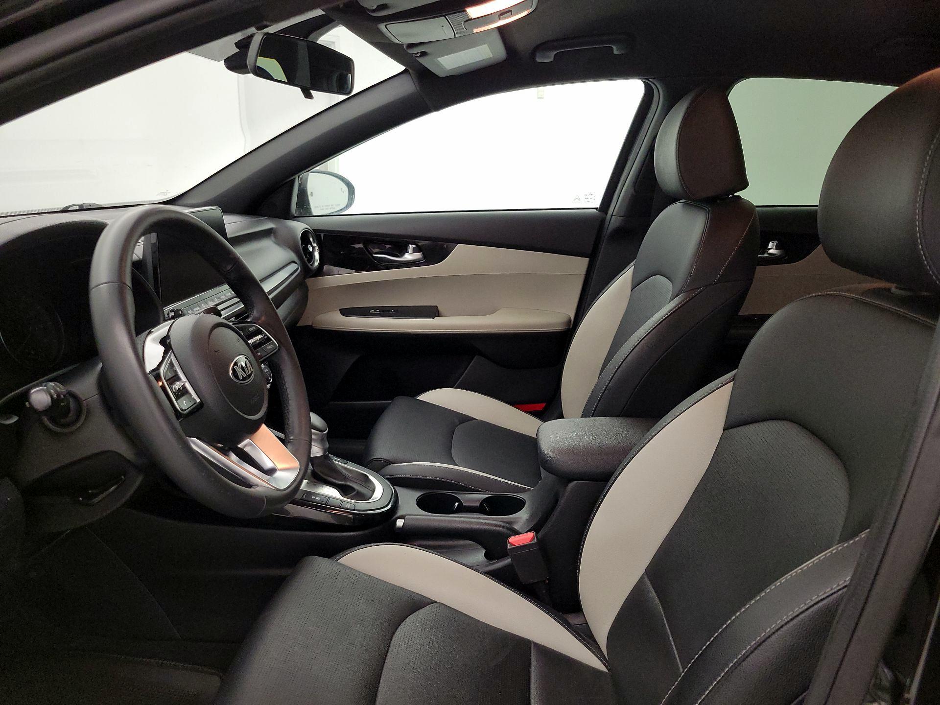 Thumbnail: 2020 Kia Forte - 11