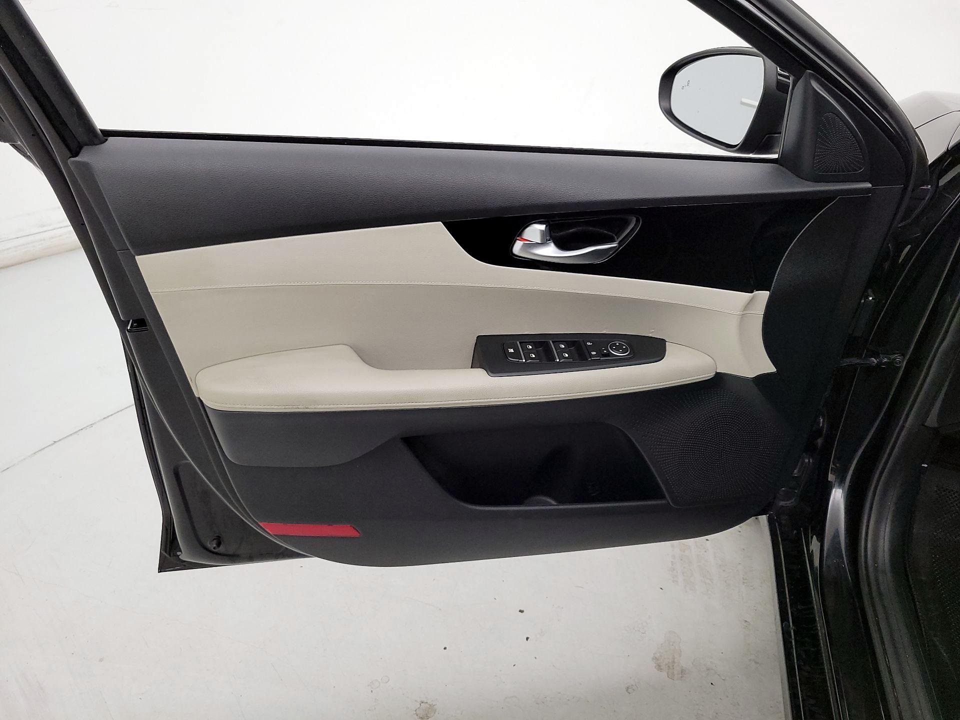 Thumbnail: 2020 Kia Forte - 12