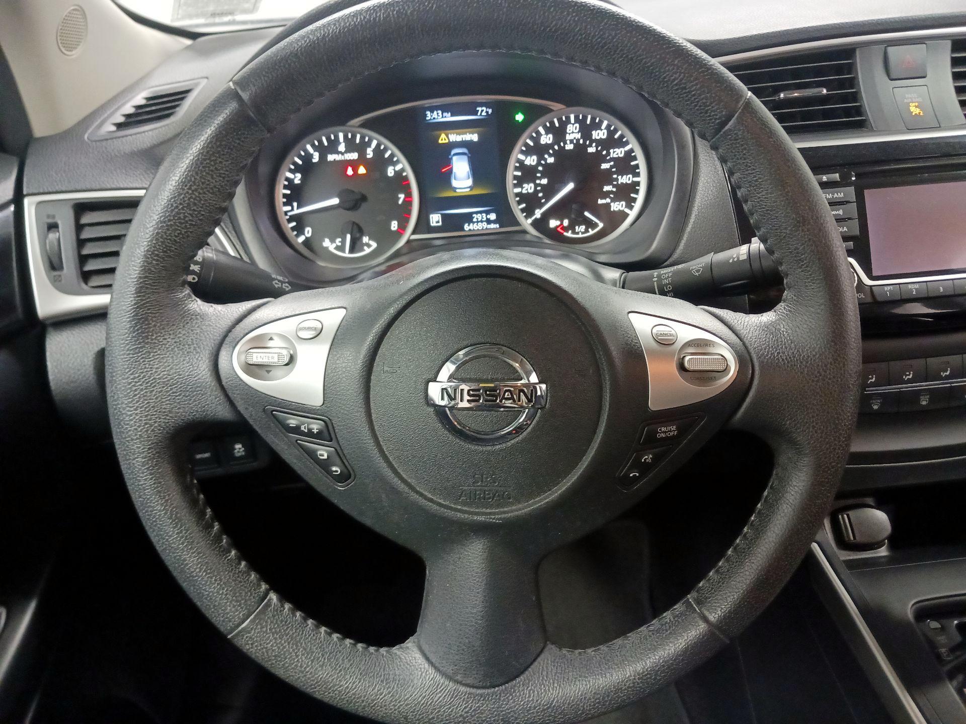 Thumbnail: 2016 Nissan Sentra - 10