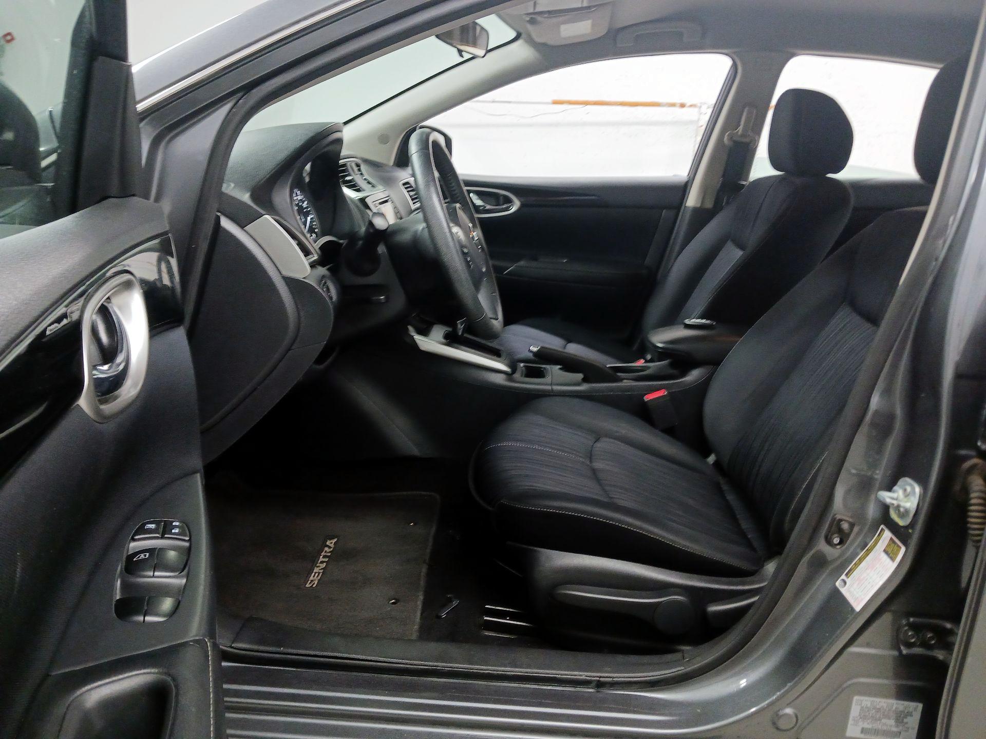 Thumbnail: 2016 Nissan Sentra - 11