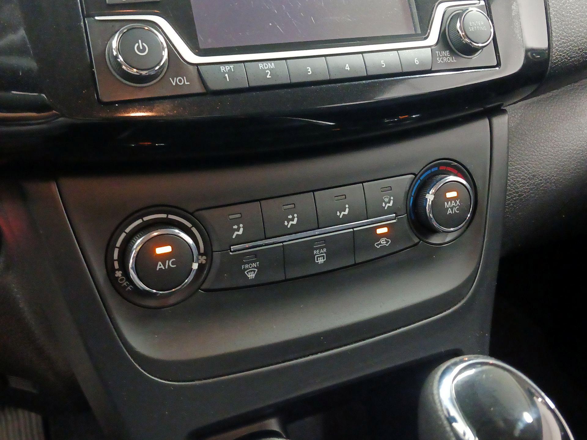 Thumbnail: 2016 Nissan Sentra - 14
