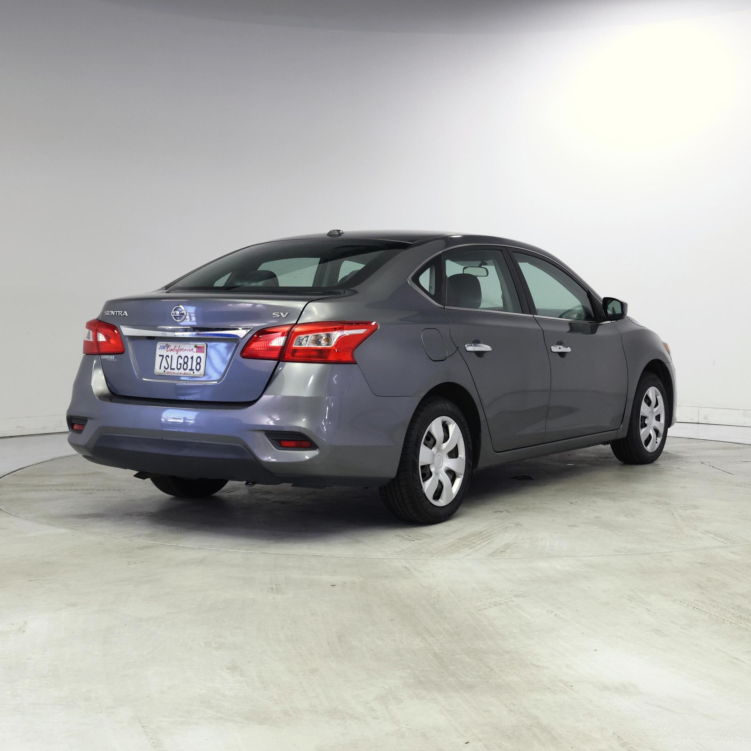 Thumbnail: 2016 Nissan Sentra - 8