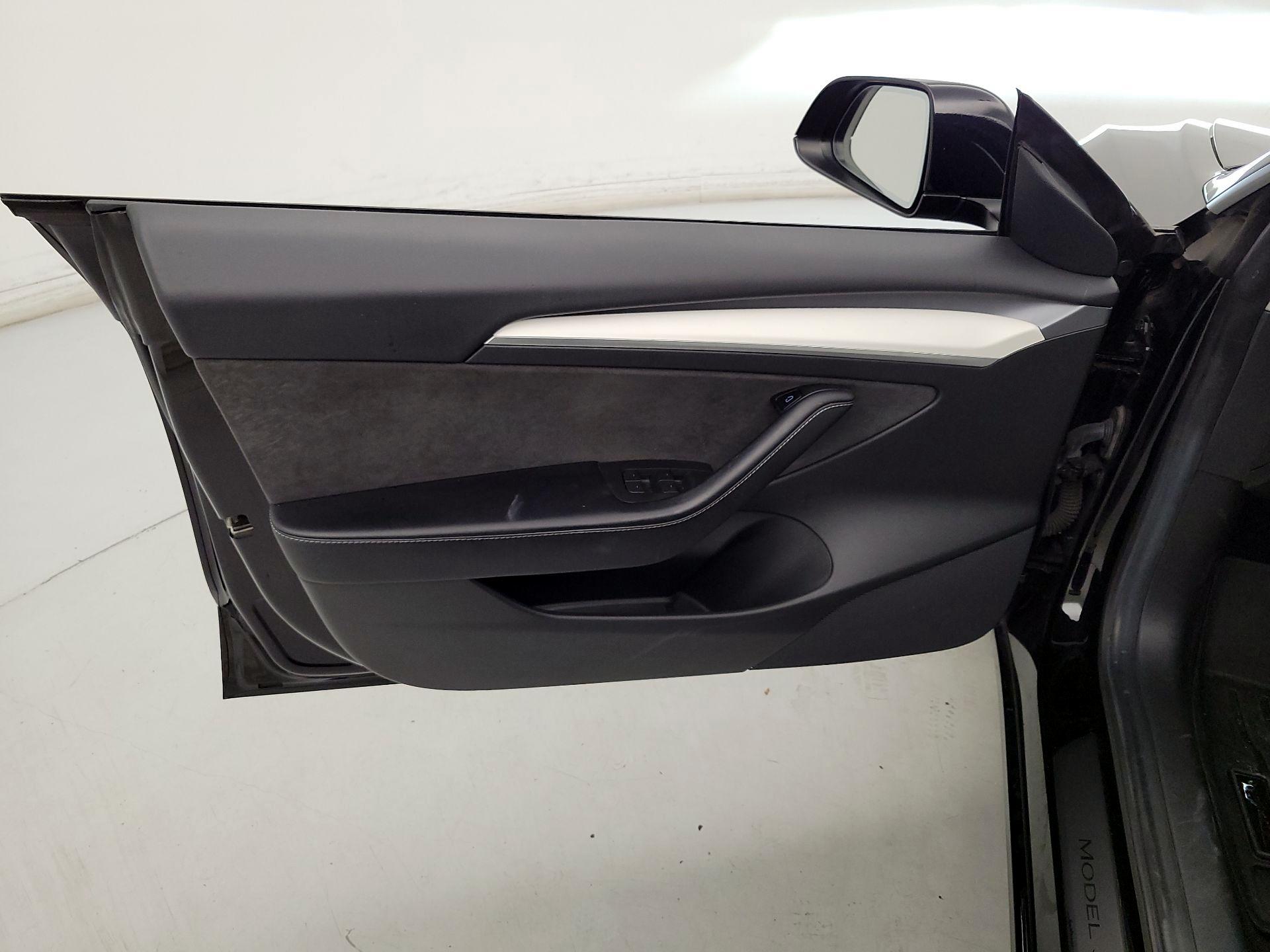 Thumbnail: 2022 Tesla Model 3 - 12