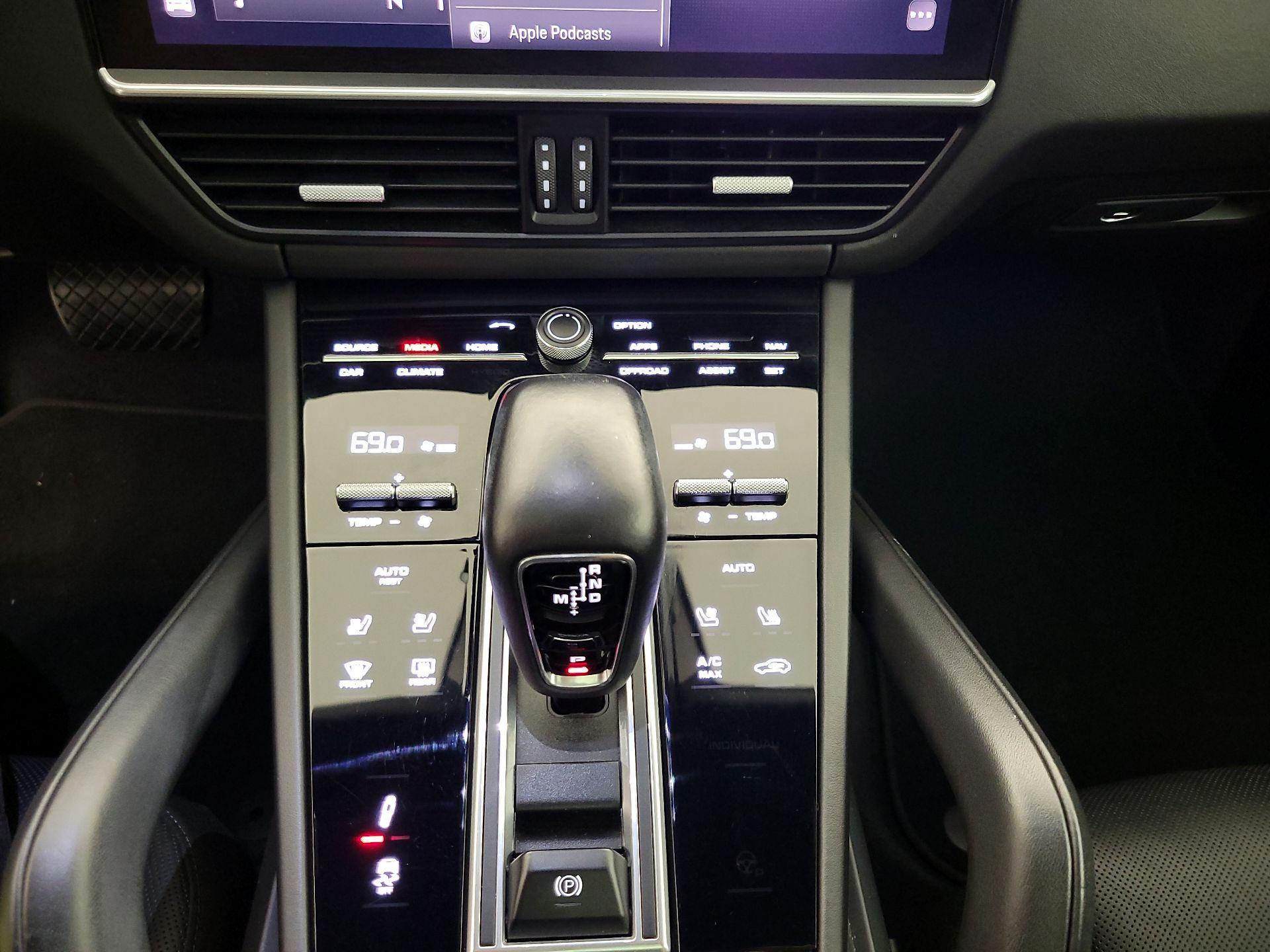 Thumbnail: 2022 Porsche Cayenne - 17