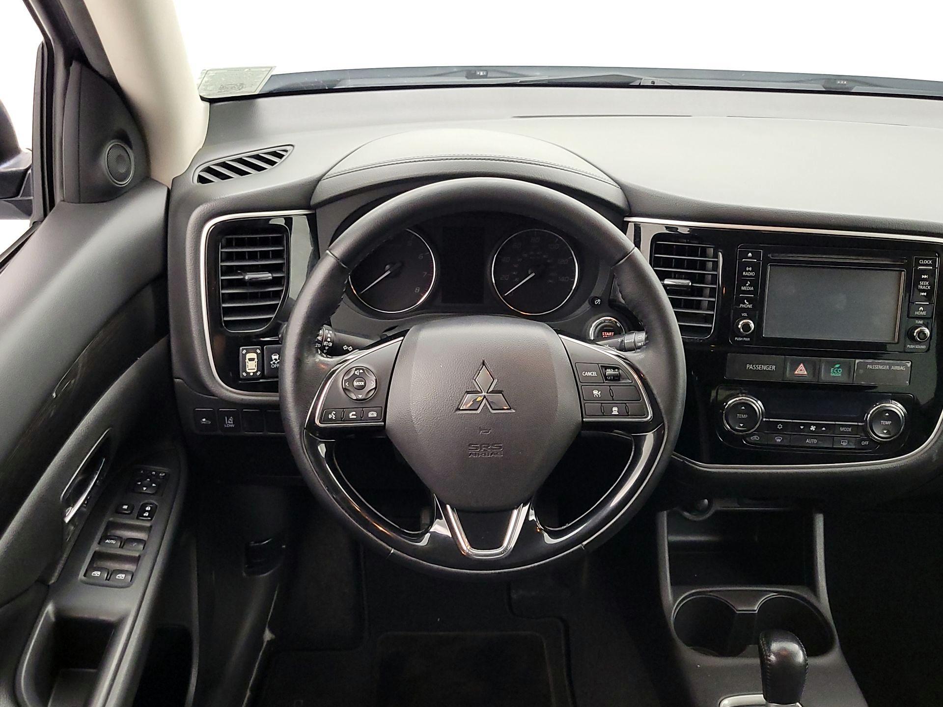 Thumbnail: 2016 Mitsubishi Outlander - 10