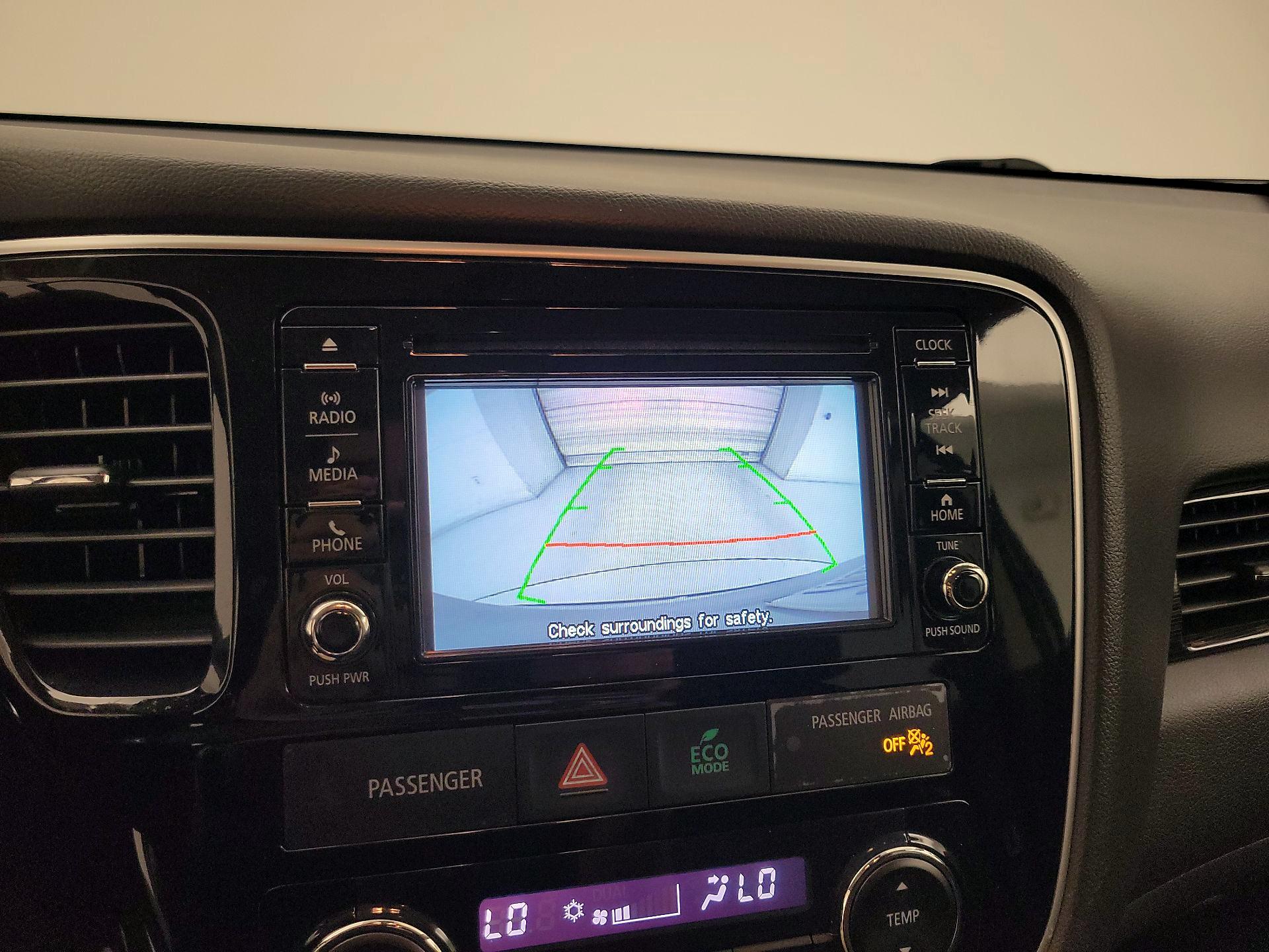 Thumbnail: 2016 Mitsubishi Outlander - 14