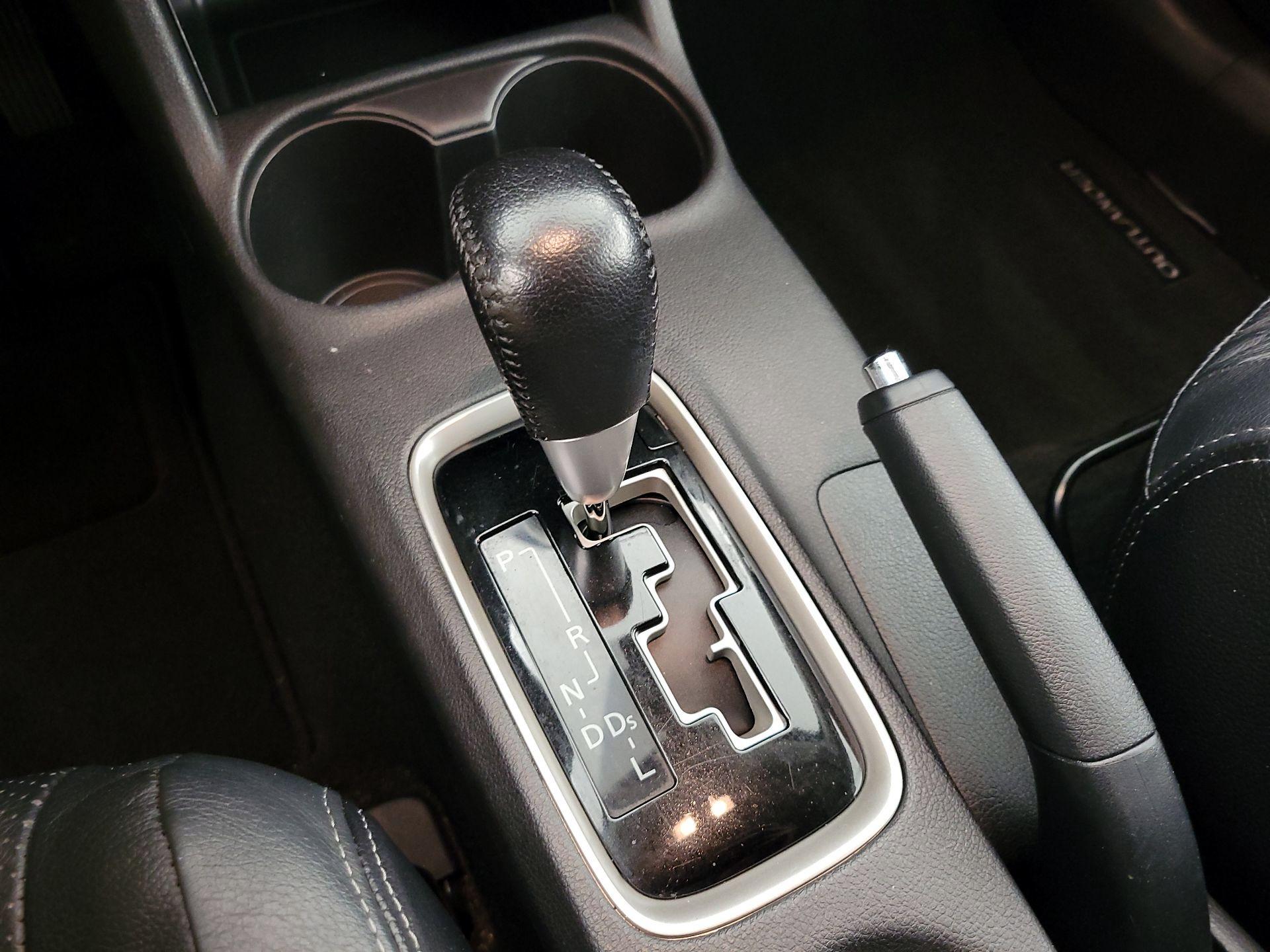 Thumbnail: 2016 Mitsubishi Outlander - 17