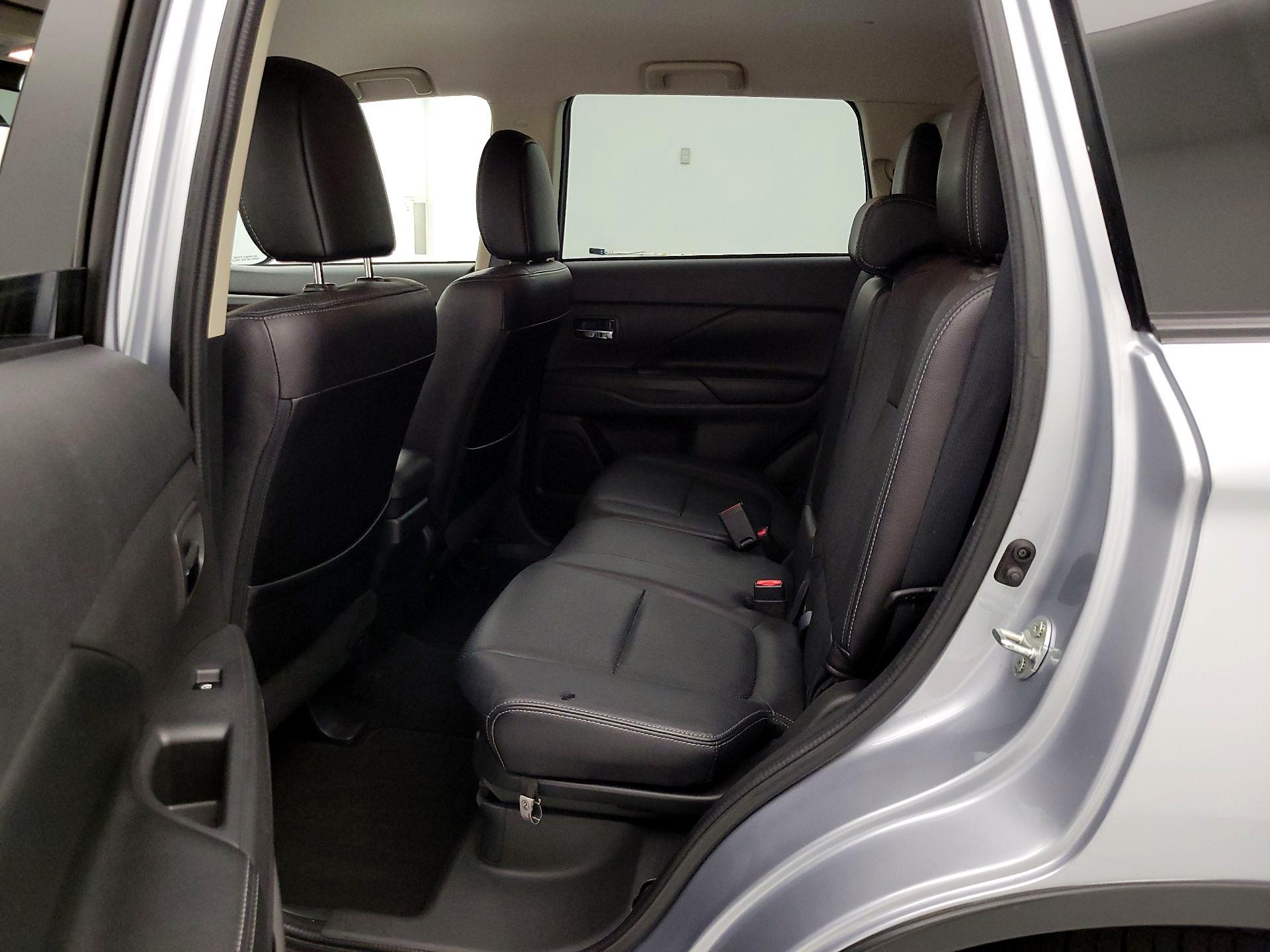 Thumbnail: 2016 Mitsubishi Outlander - 18