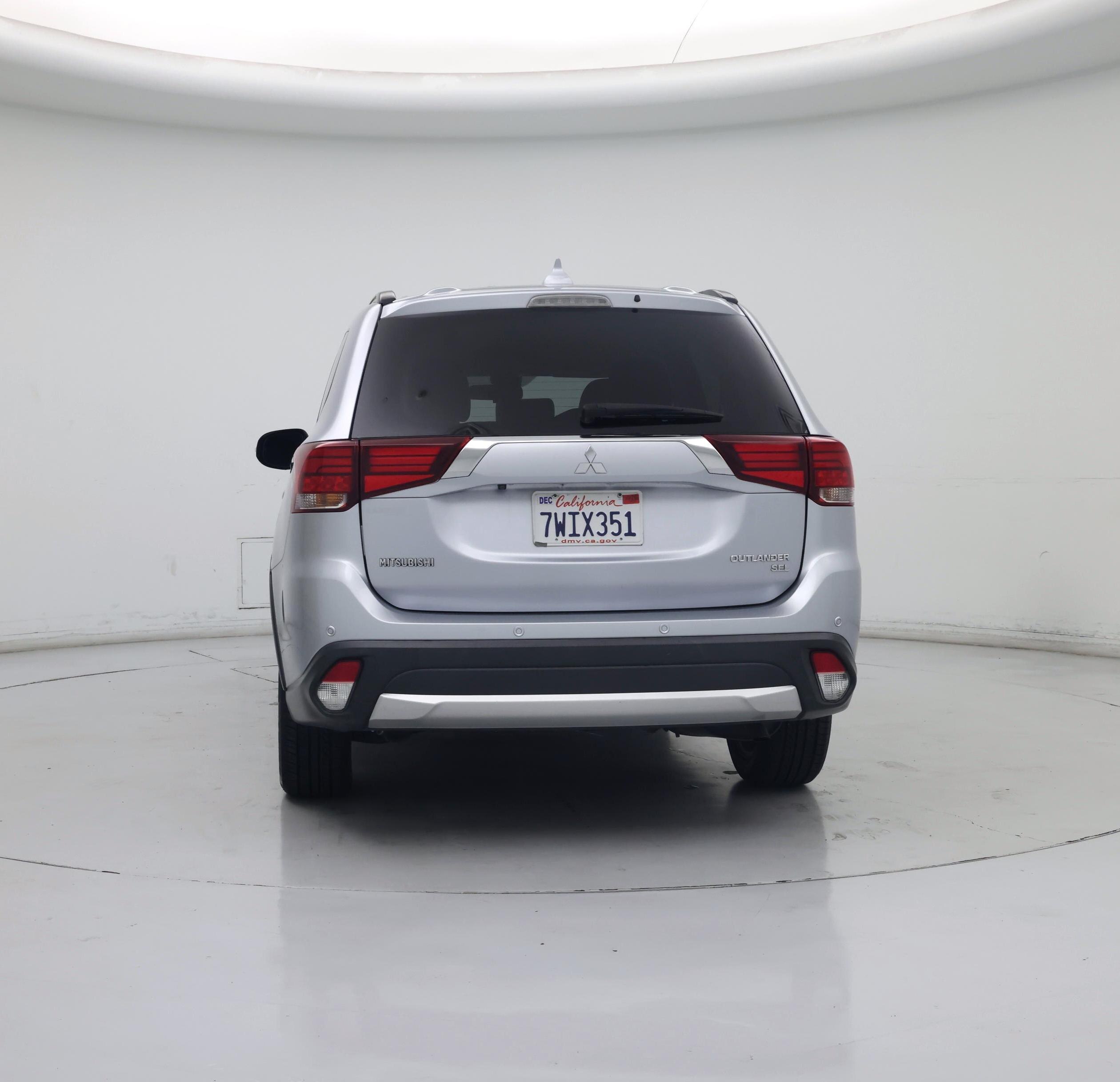 Thumbnail: 2016 Mitsubishi Outlander - 6