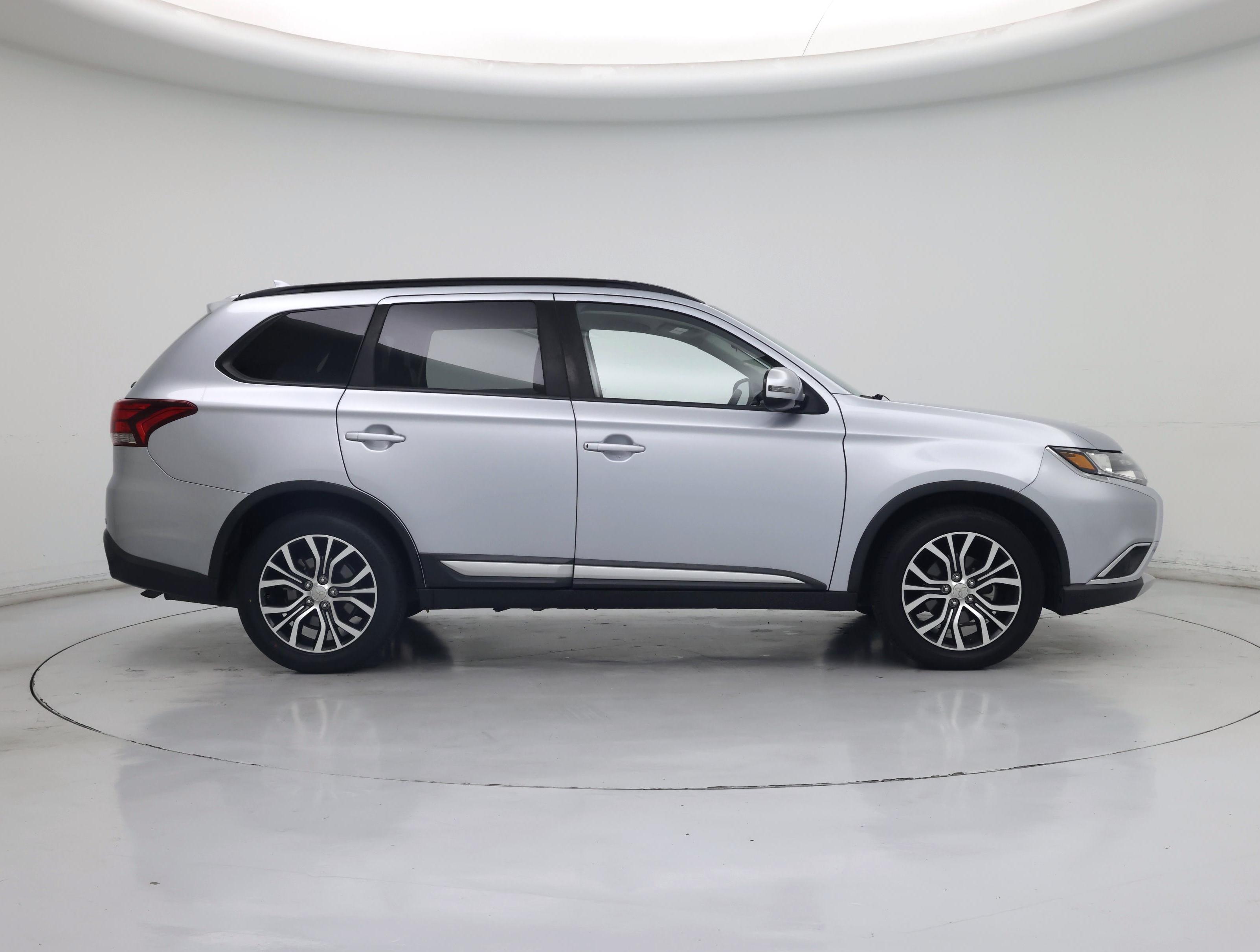 Thumbnail: 2016 Mitsubishi Outlander - 7