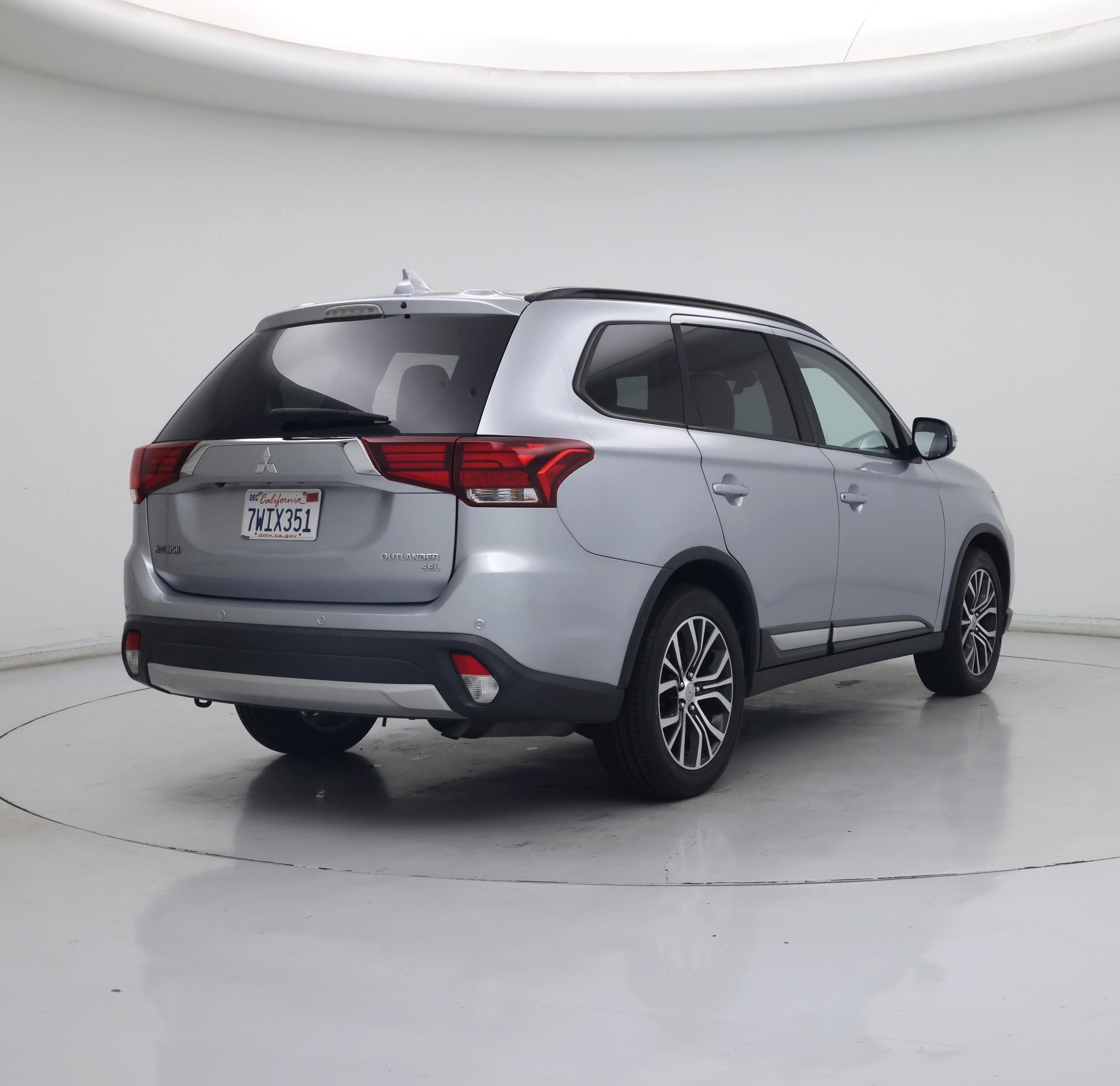Thumbnail: 2016 Mitsubishi Outlander - 8
