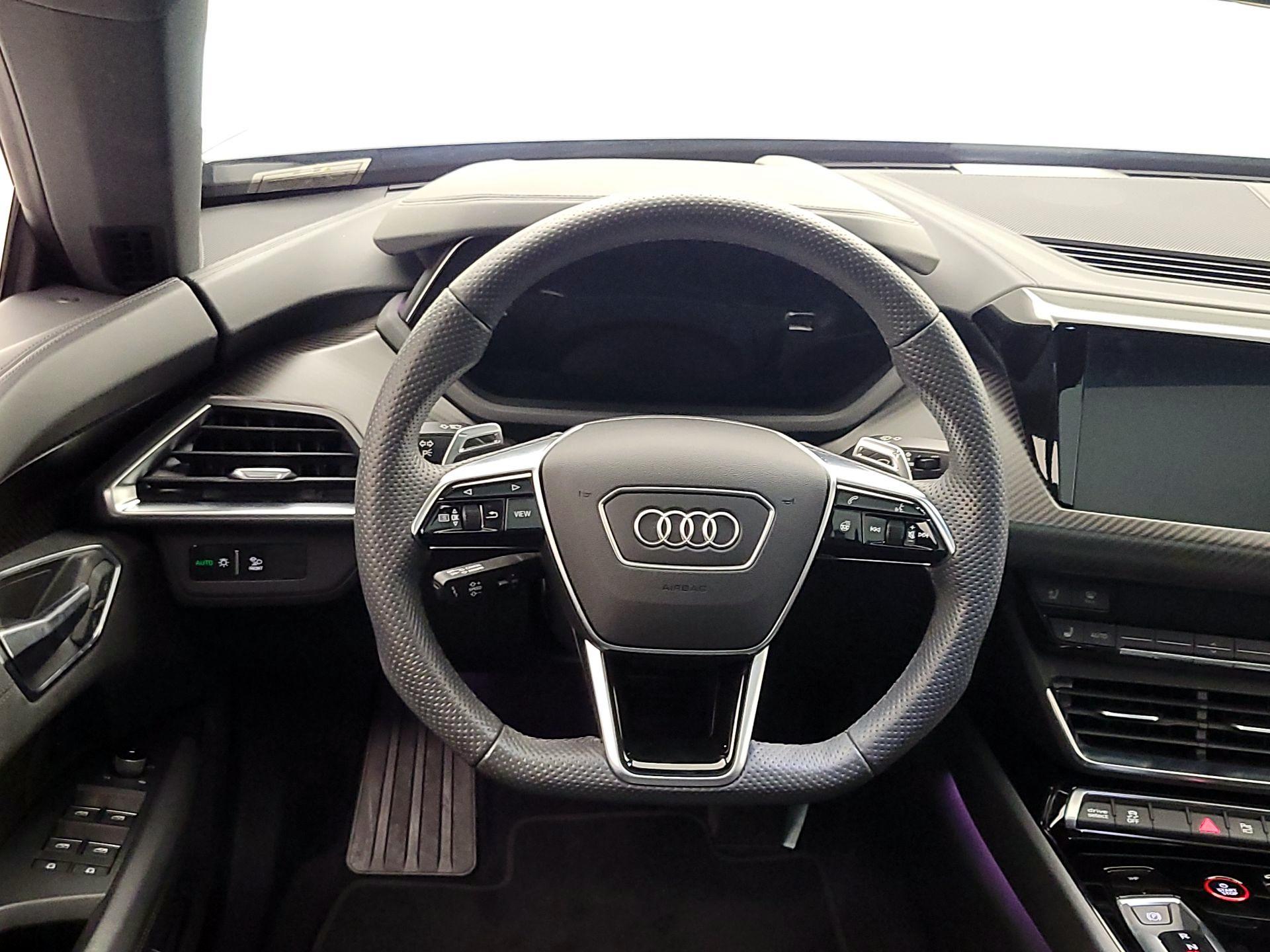 Thumbnail: 2022 Audi e-tron GT - 10