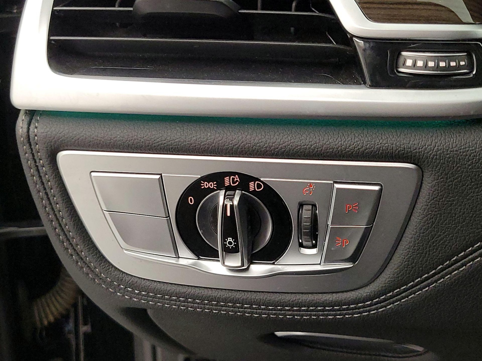 2020 BMW 7 Series 745e - Photo 14