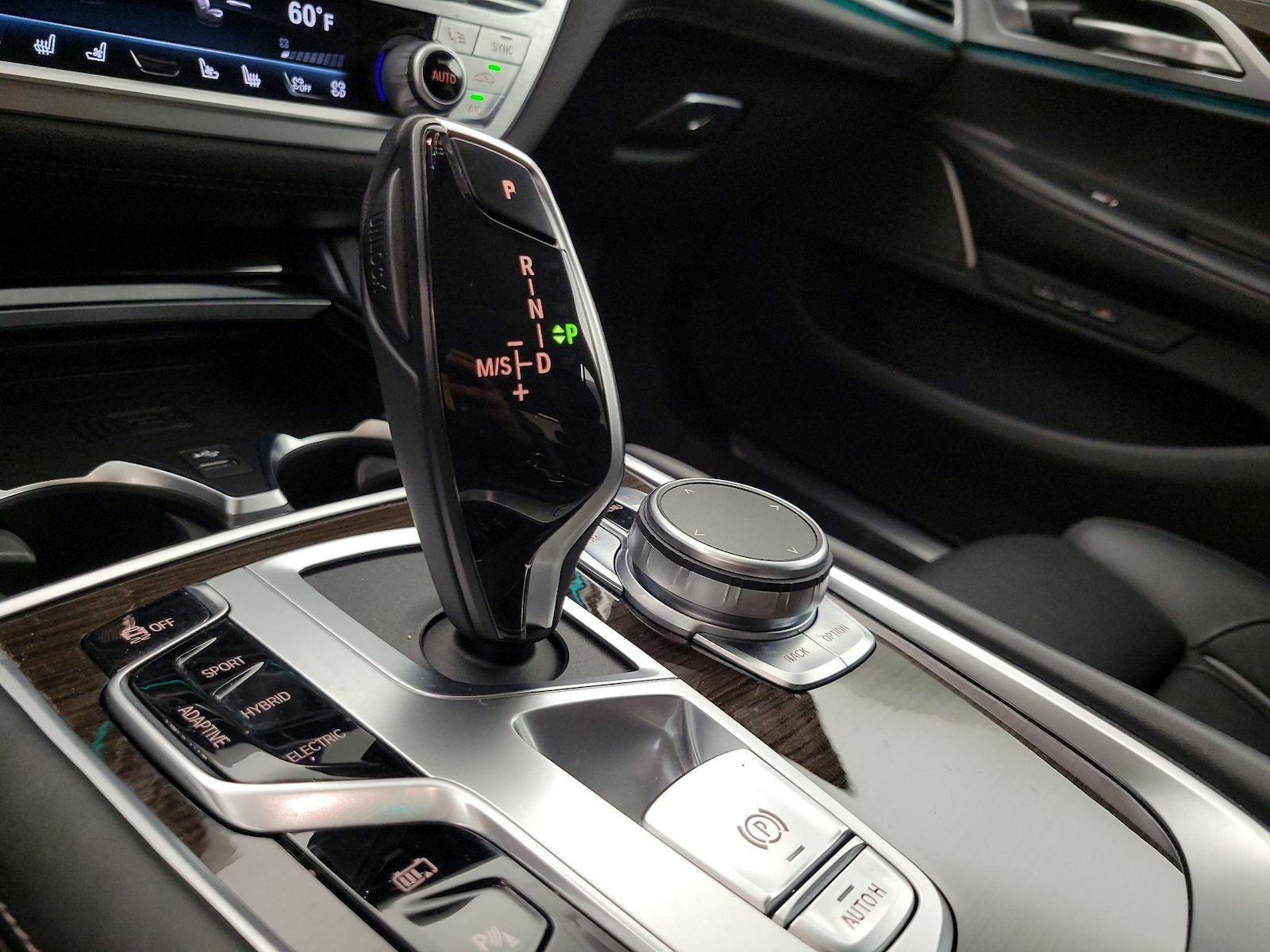 2020 BMW 7 Series 745e - Photo 19
