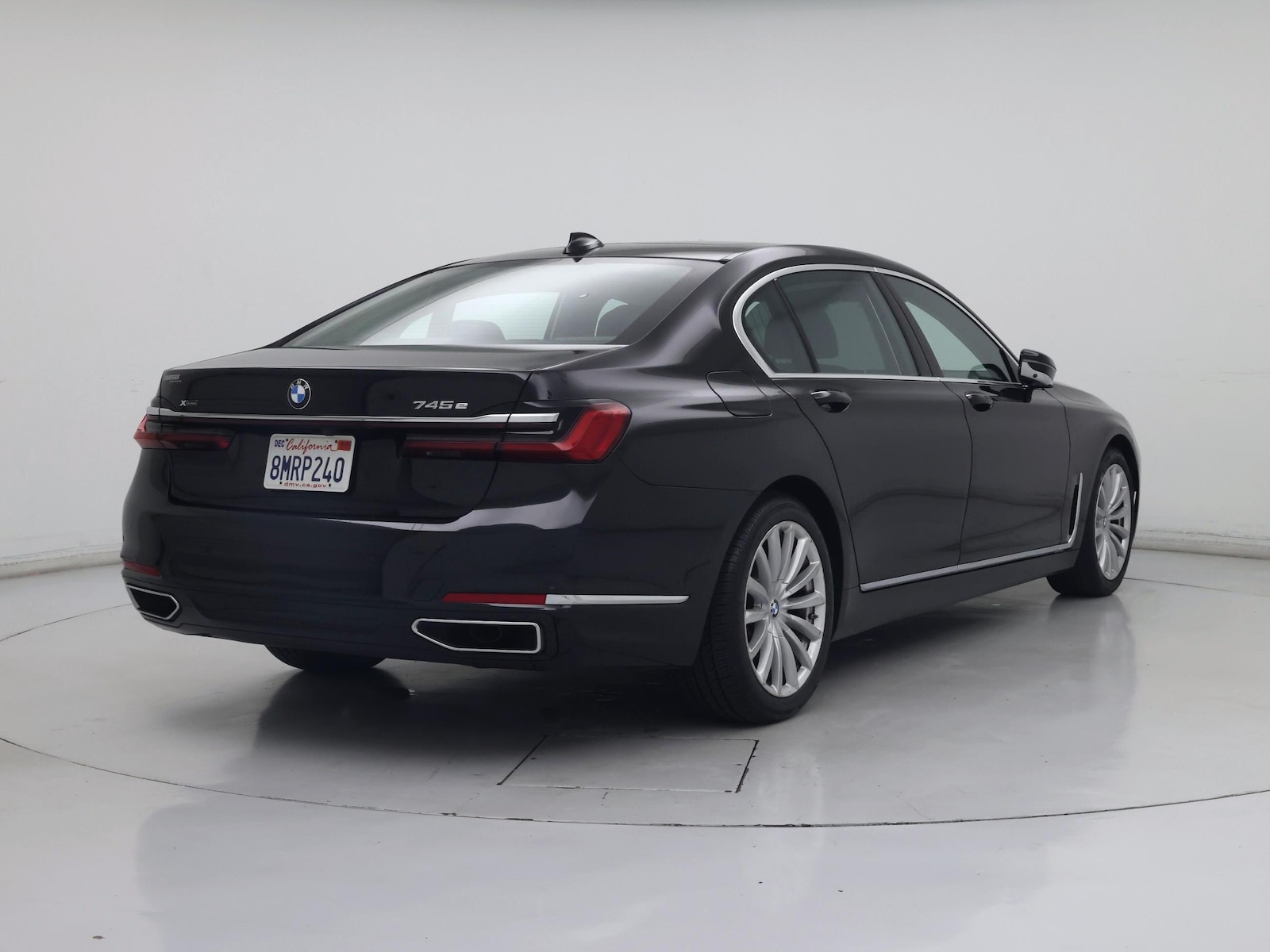 2020 BMW 7 Series 745e - Photo 9