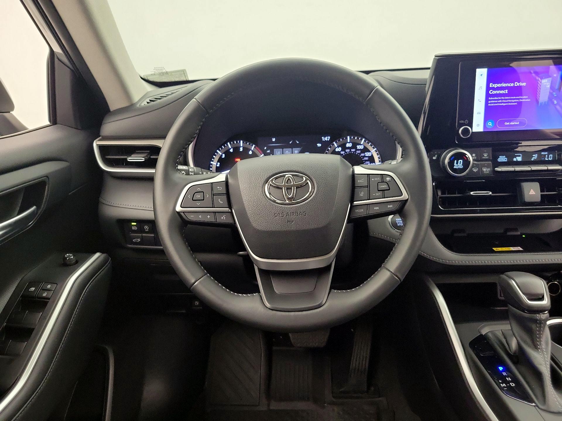 Thumbnail: 2023 Toyota Highlander - 10