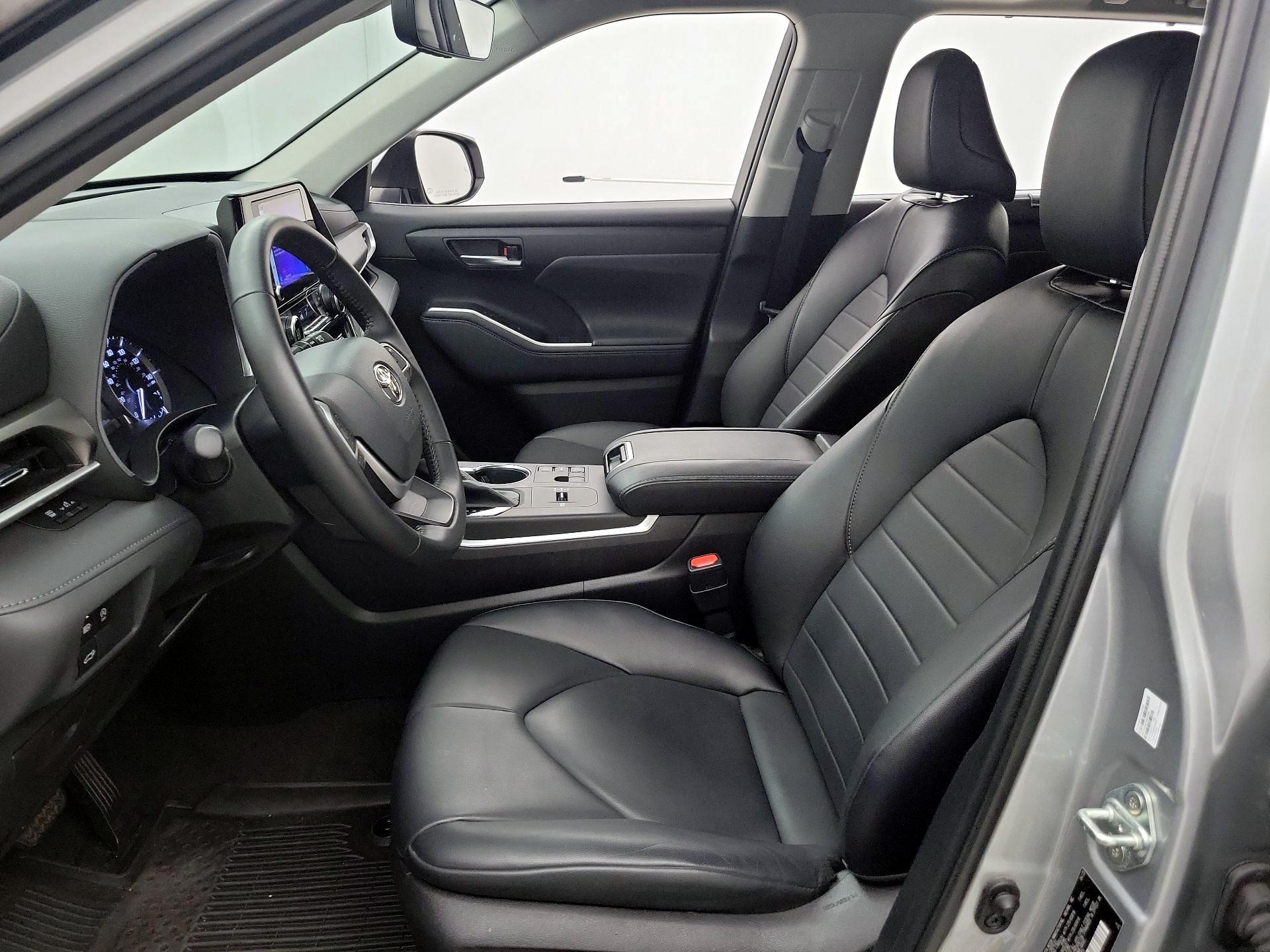 Thumbnail: 2023 Toyota Highlander - 11